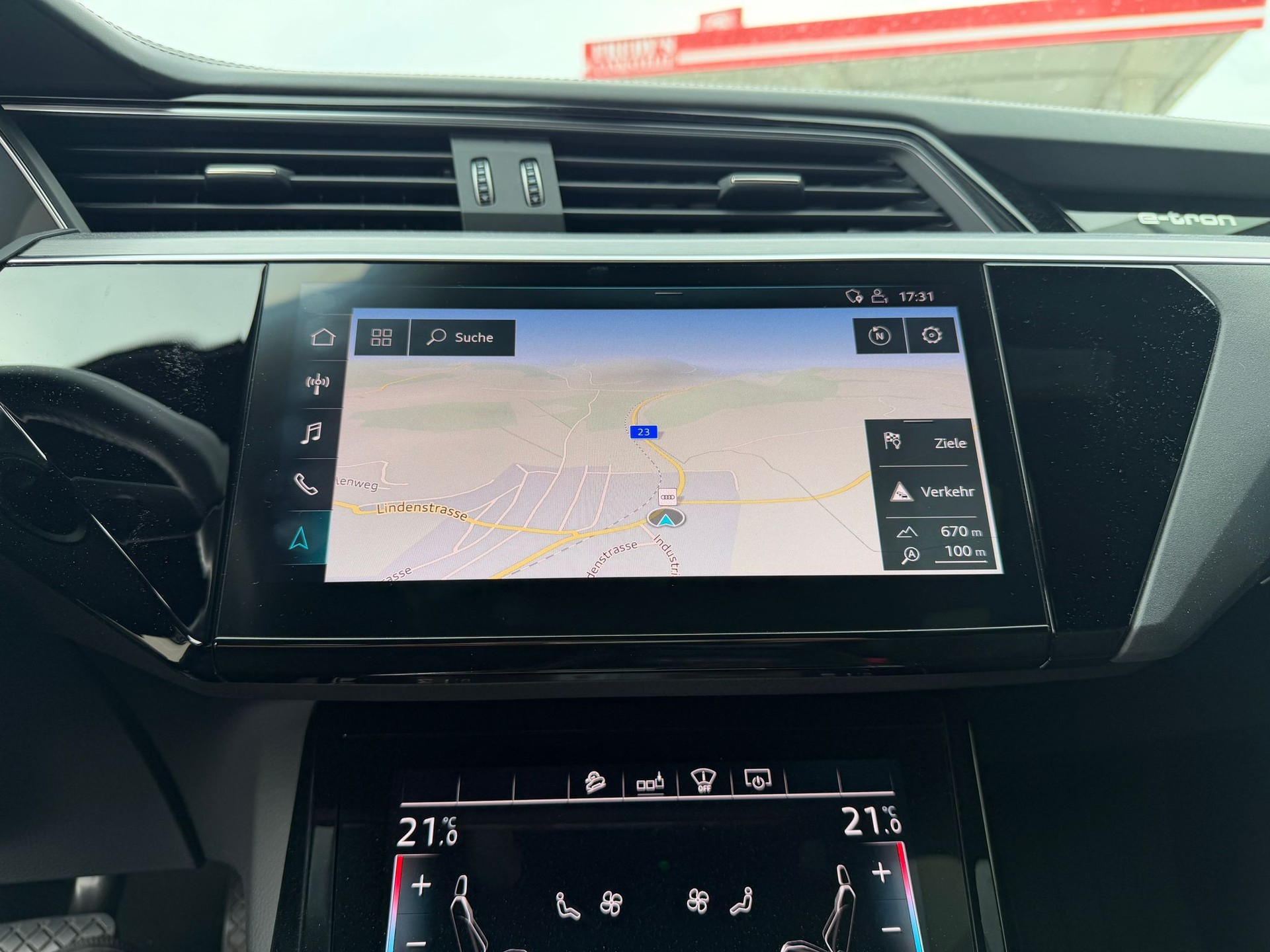 AUDI e-tron 55 Advanced quattro-image-17