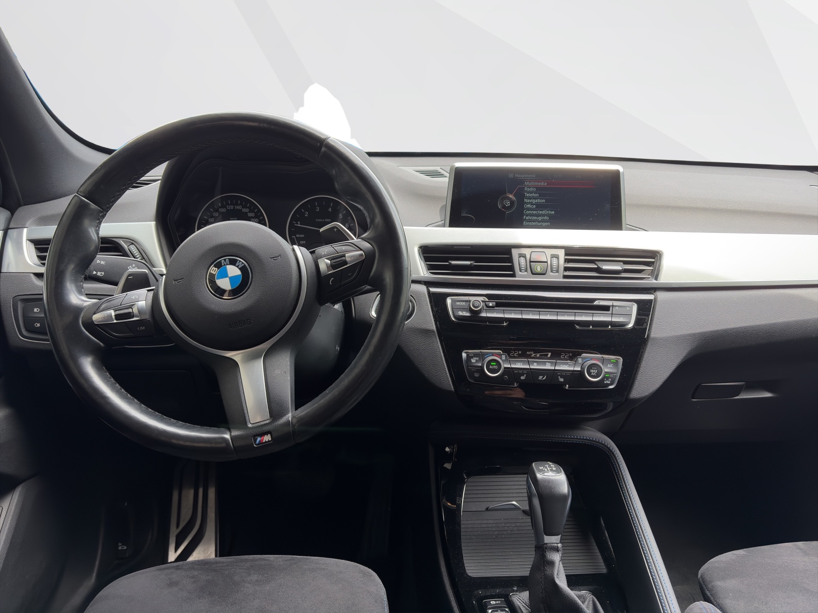 BMW X1 25i xDrive-image-10