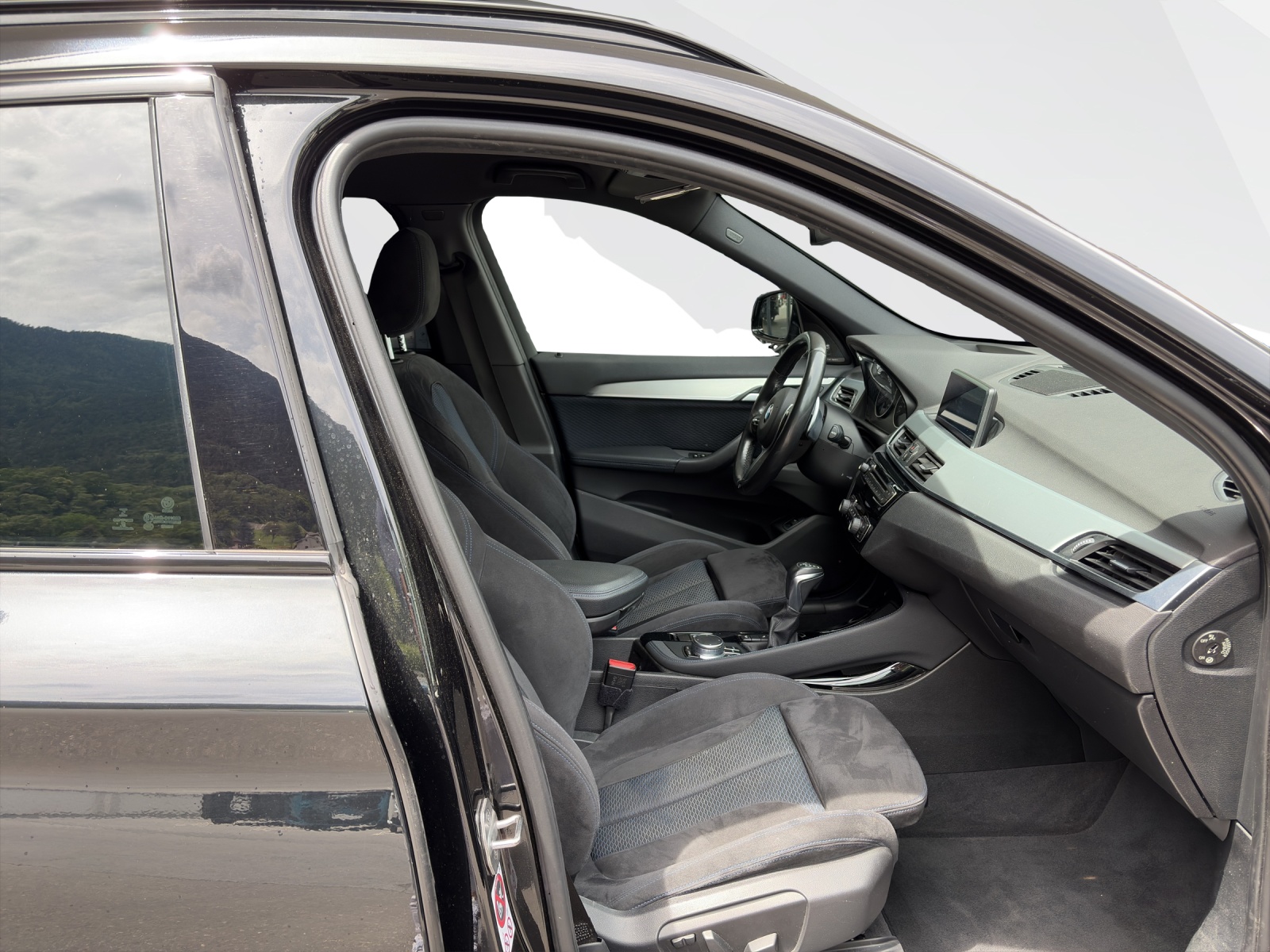 BMW X1 25i xDrive-image-15