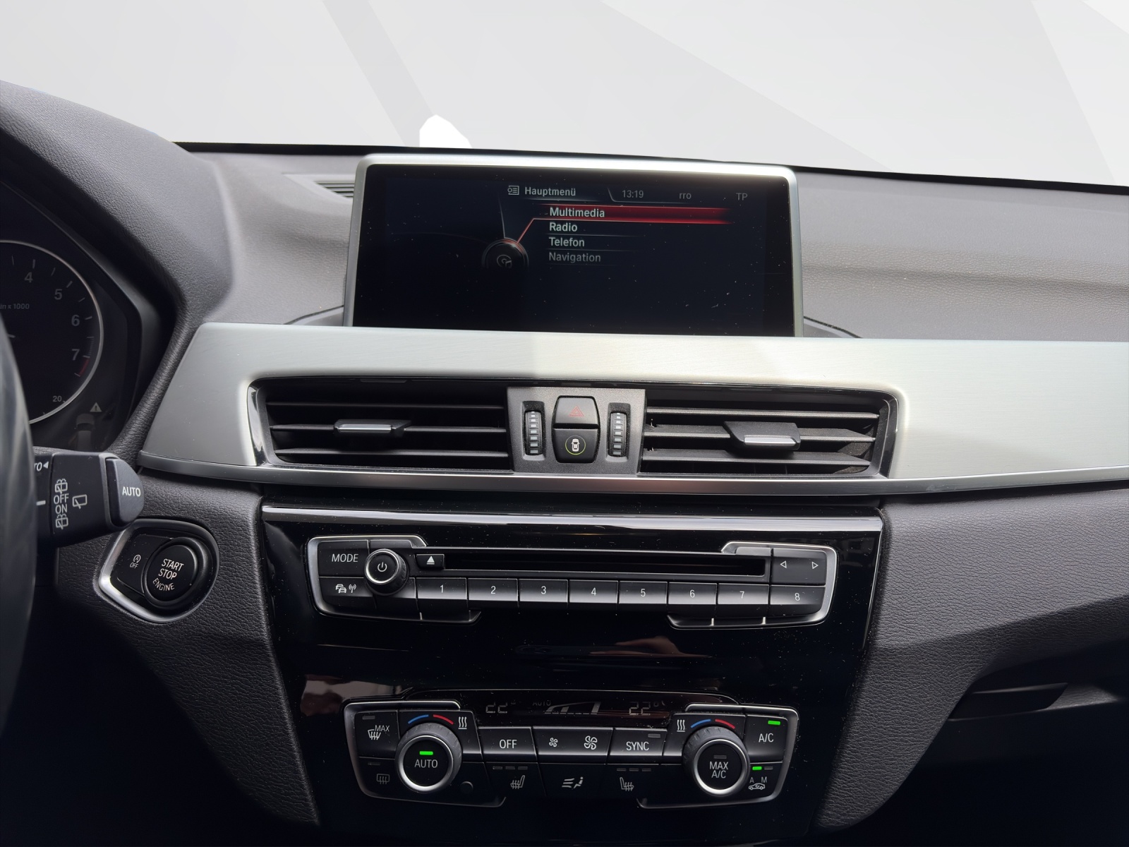 BMW X1 25i xDrive-image-13