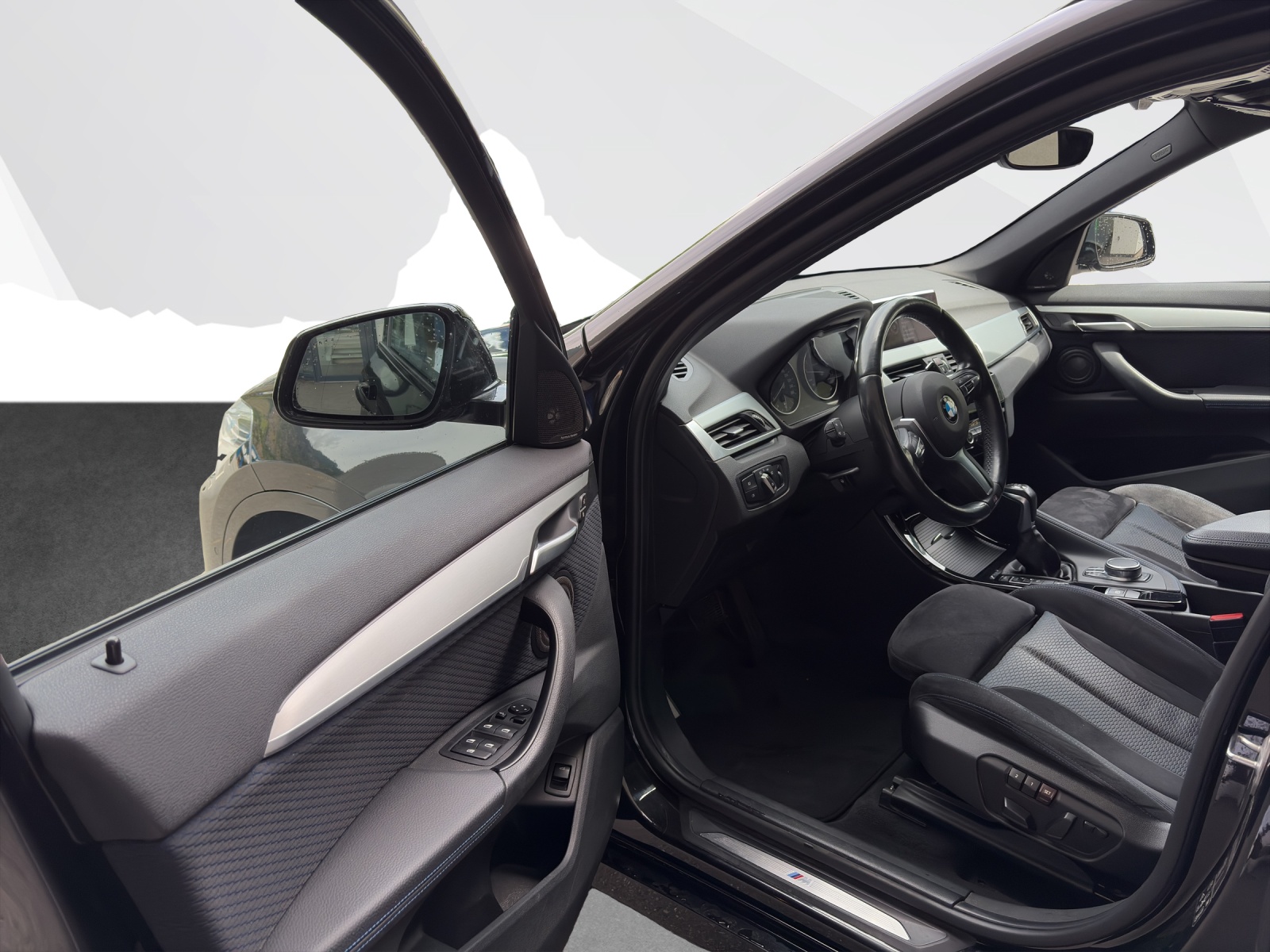 BMW X1 25i xDrive-image-8