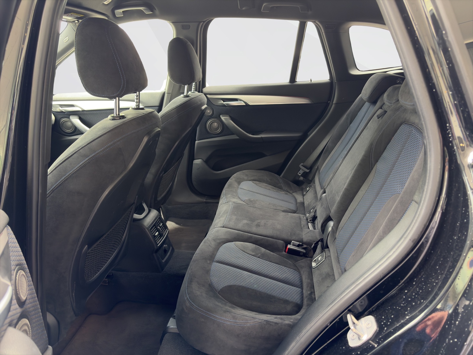 BMW X1 25i xDrive-image-17