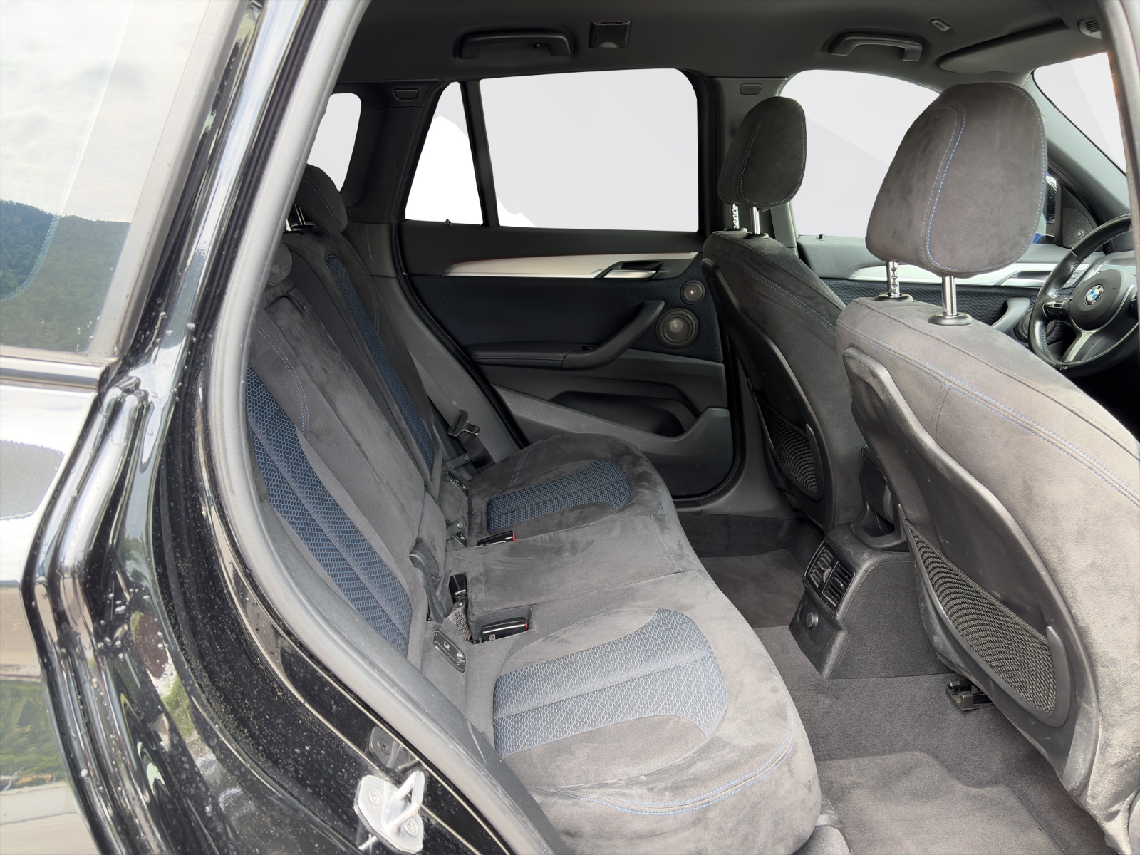 BMW X1 25i xDrive-image-19