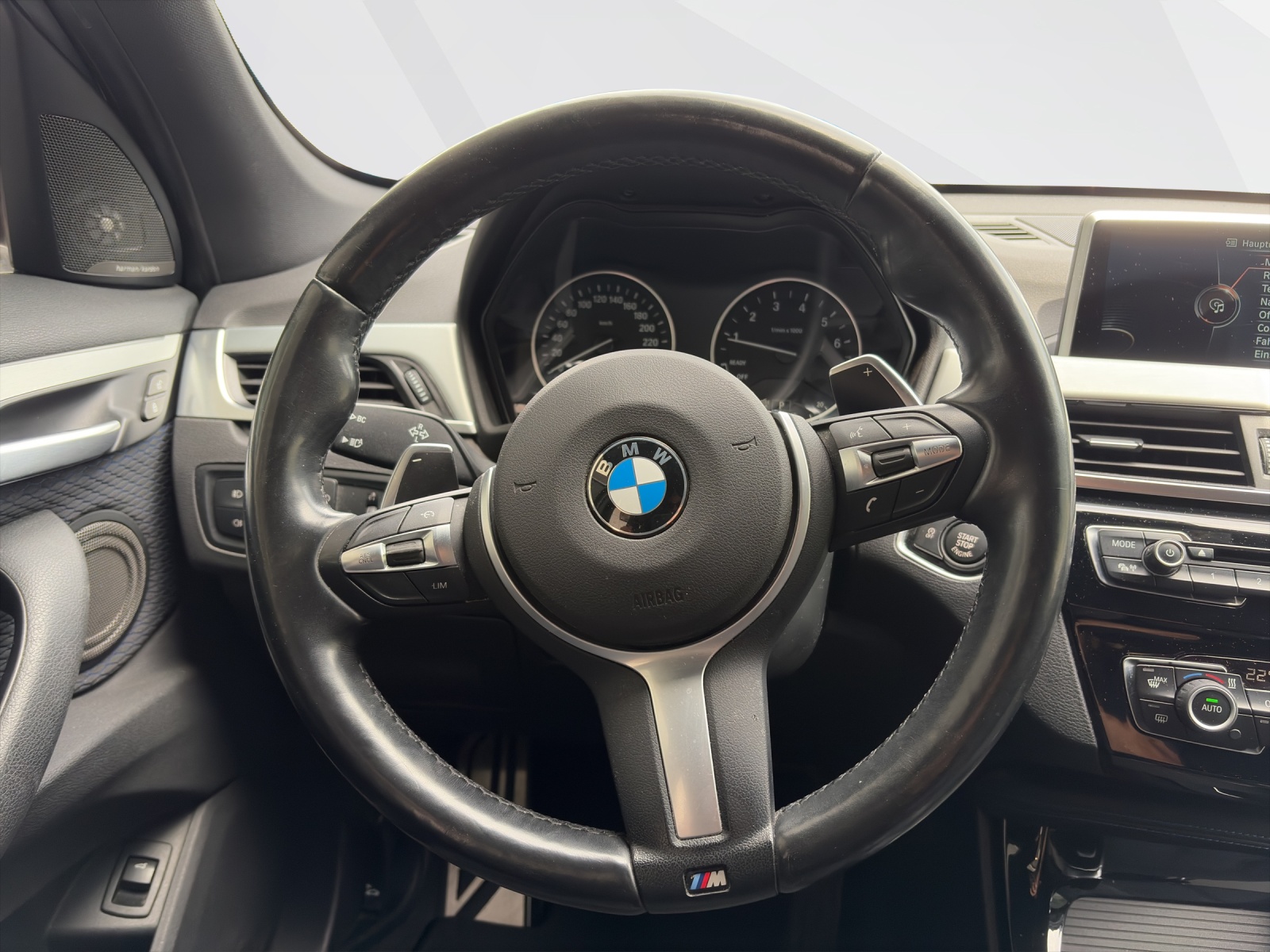 BMW X1 25i xDrive-image-11