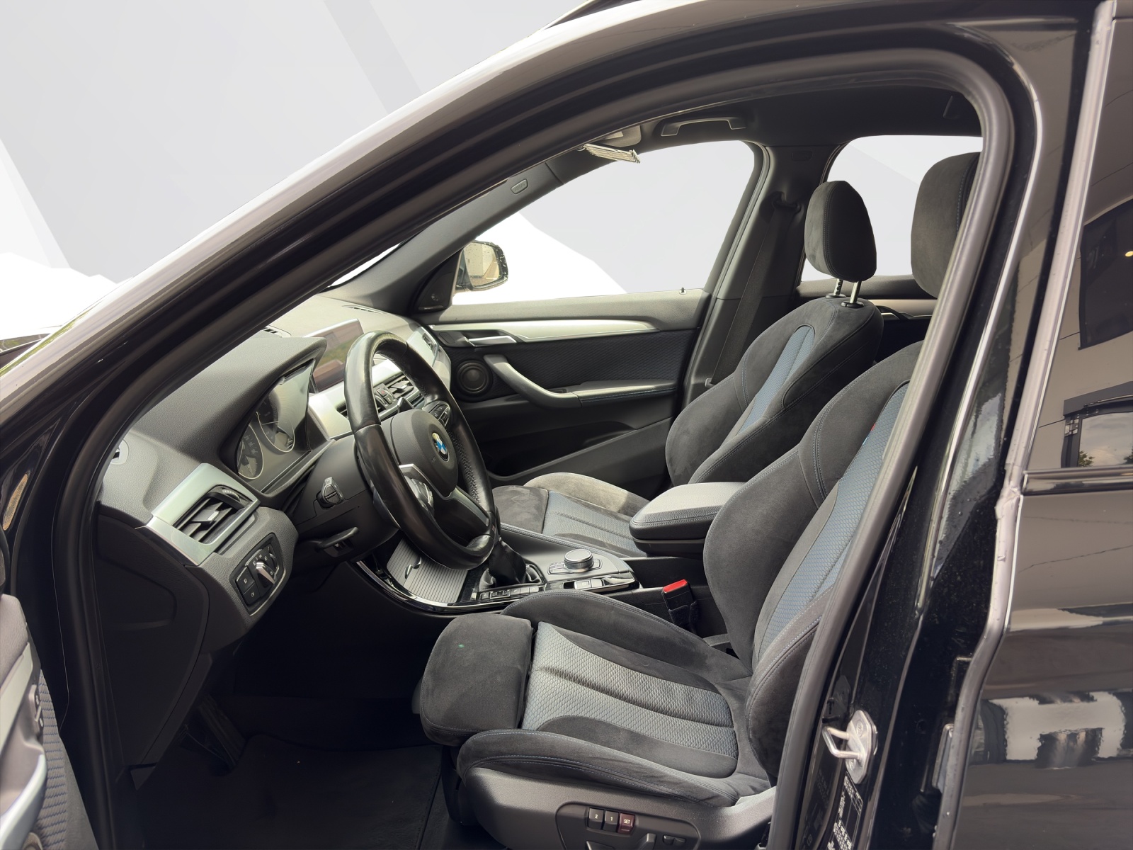 BMW X1 25i xDrive-image-9