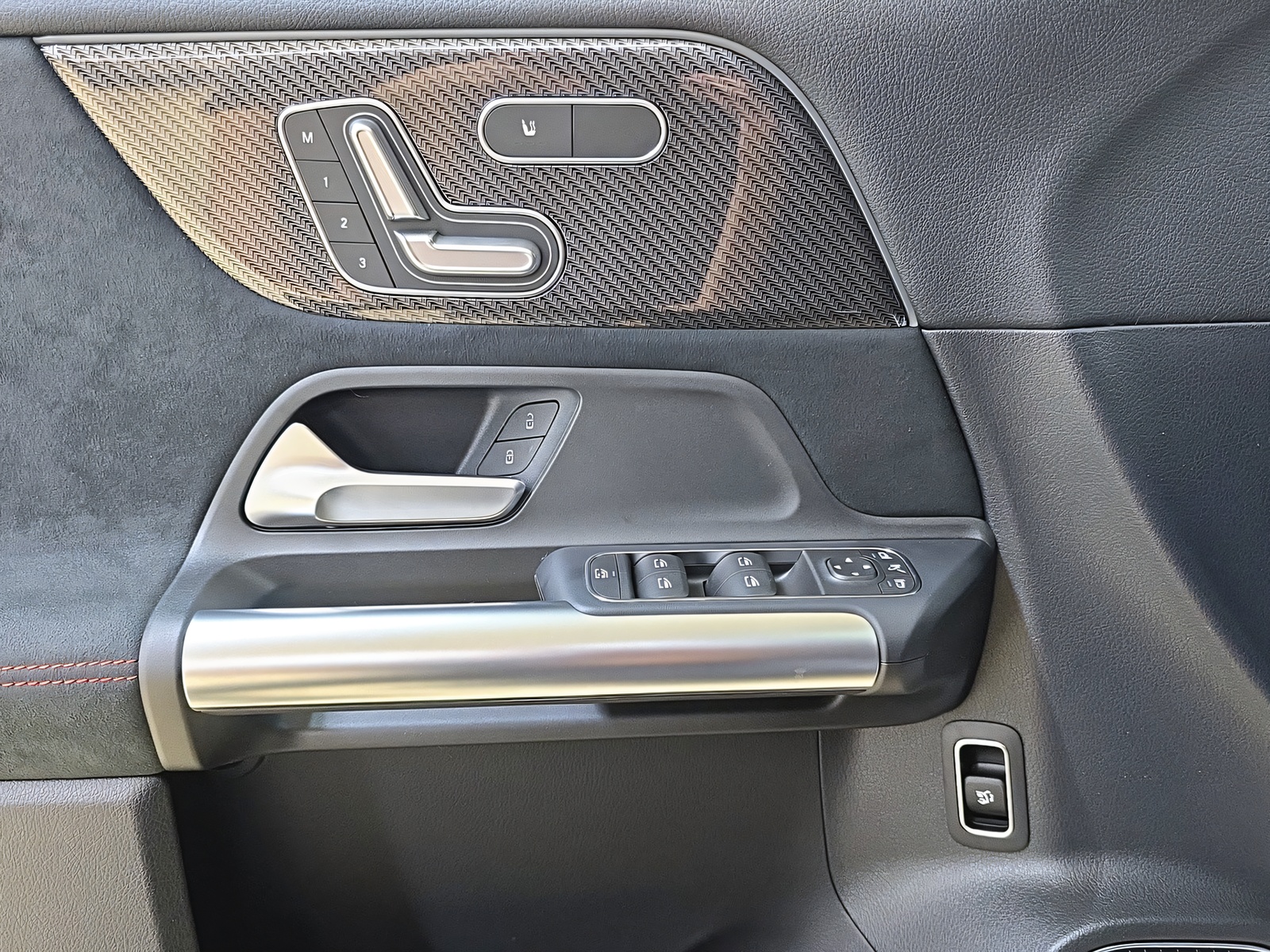 MERCEDES-BENZ GLA 220 d 4Matic Swiss Star-image-10