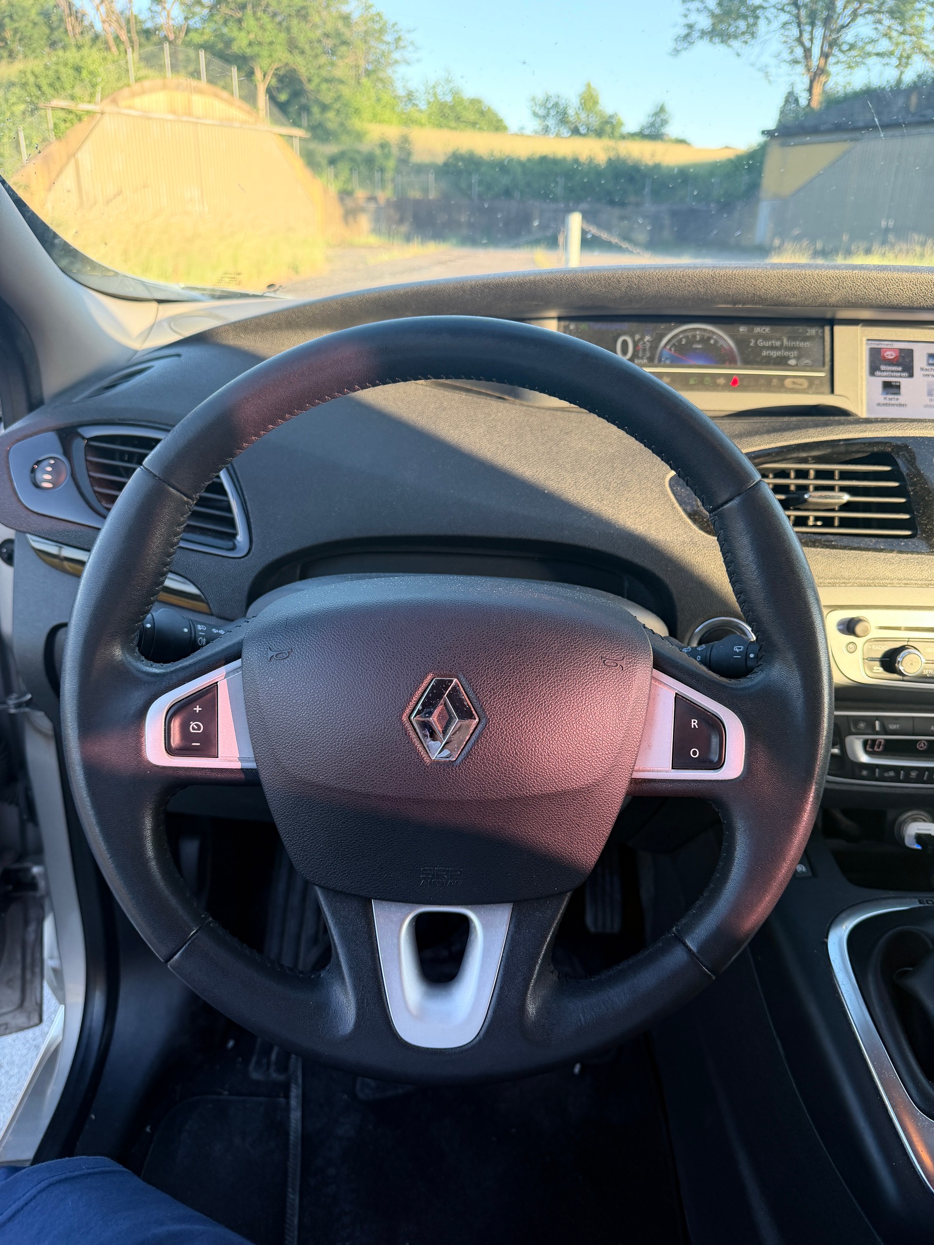RENAULT Grand Scénic 1.5 dCi Bose EDC-image-10