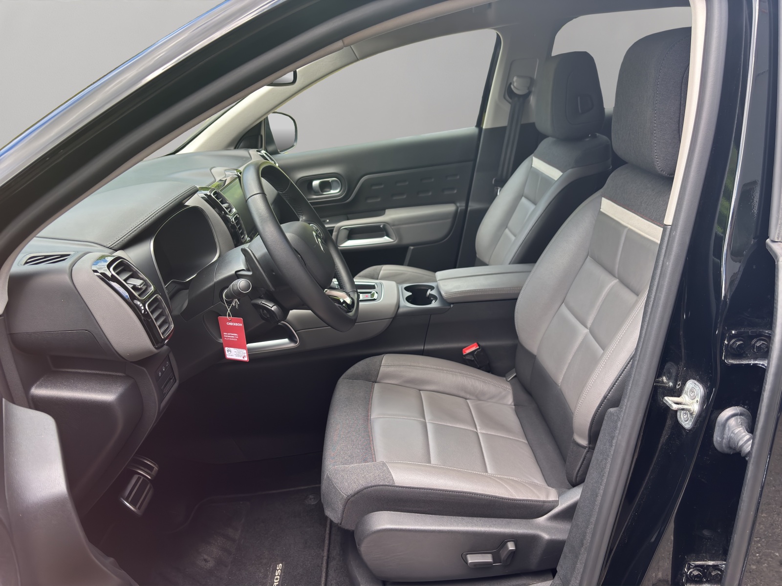 CITROEN C5 Aircross 1.5 BlueHD Shine EAT8 / inkl. Winterkompletträder Alu 17" / Rückfahrkamera 180° / Premium Occasion Garantie-image-8