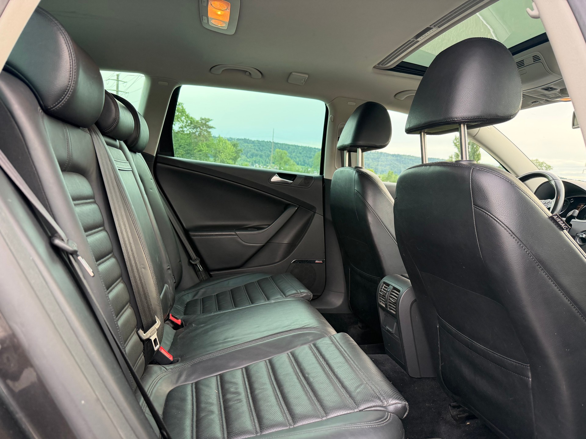 VW Passat Variant 1.4 EcoFuel Highline DSG-image-12