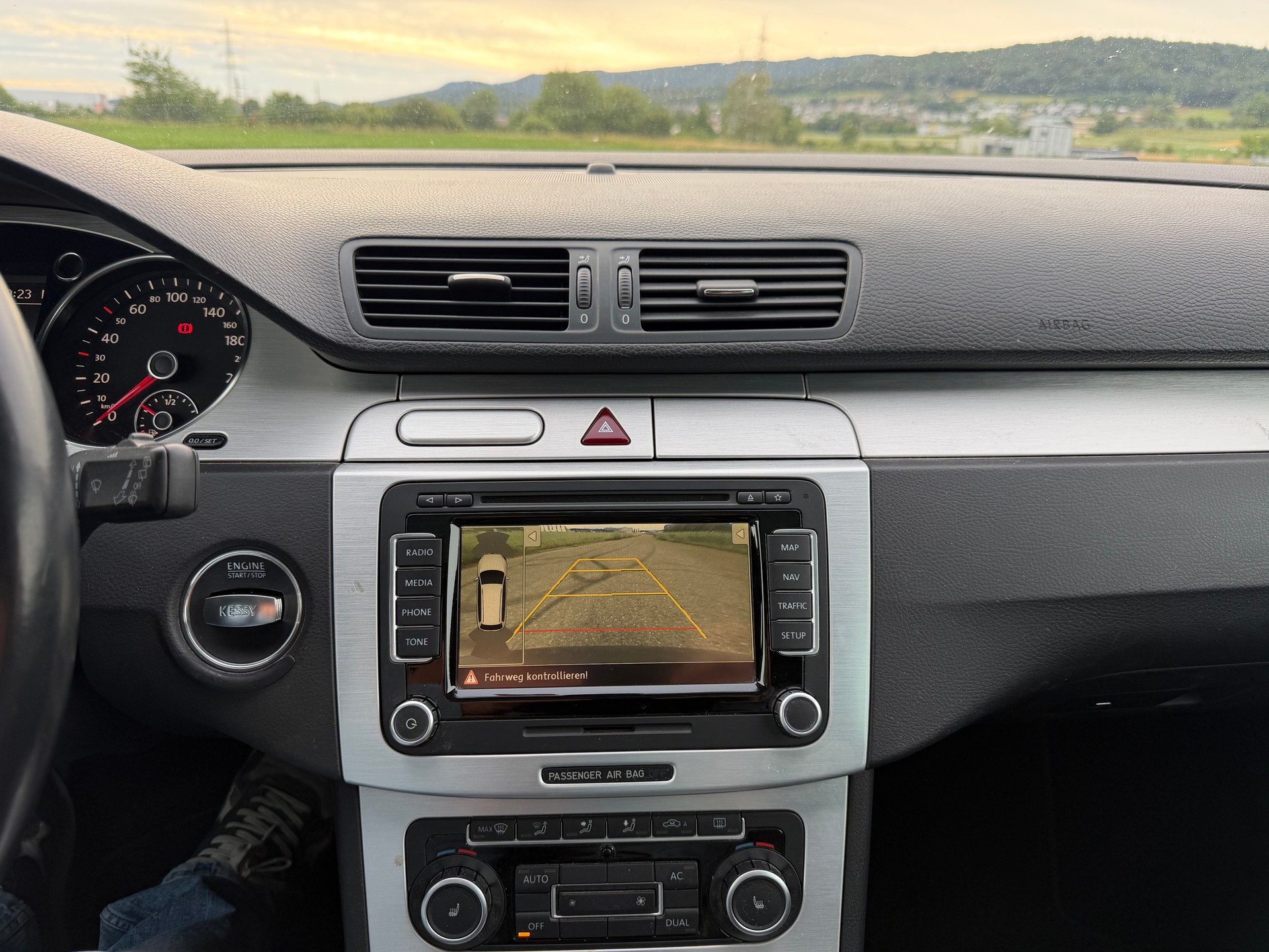 VW Passat Variant 1.4 EcoFuel Highline DSG-image-13