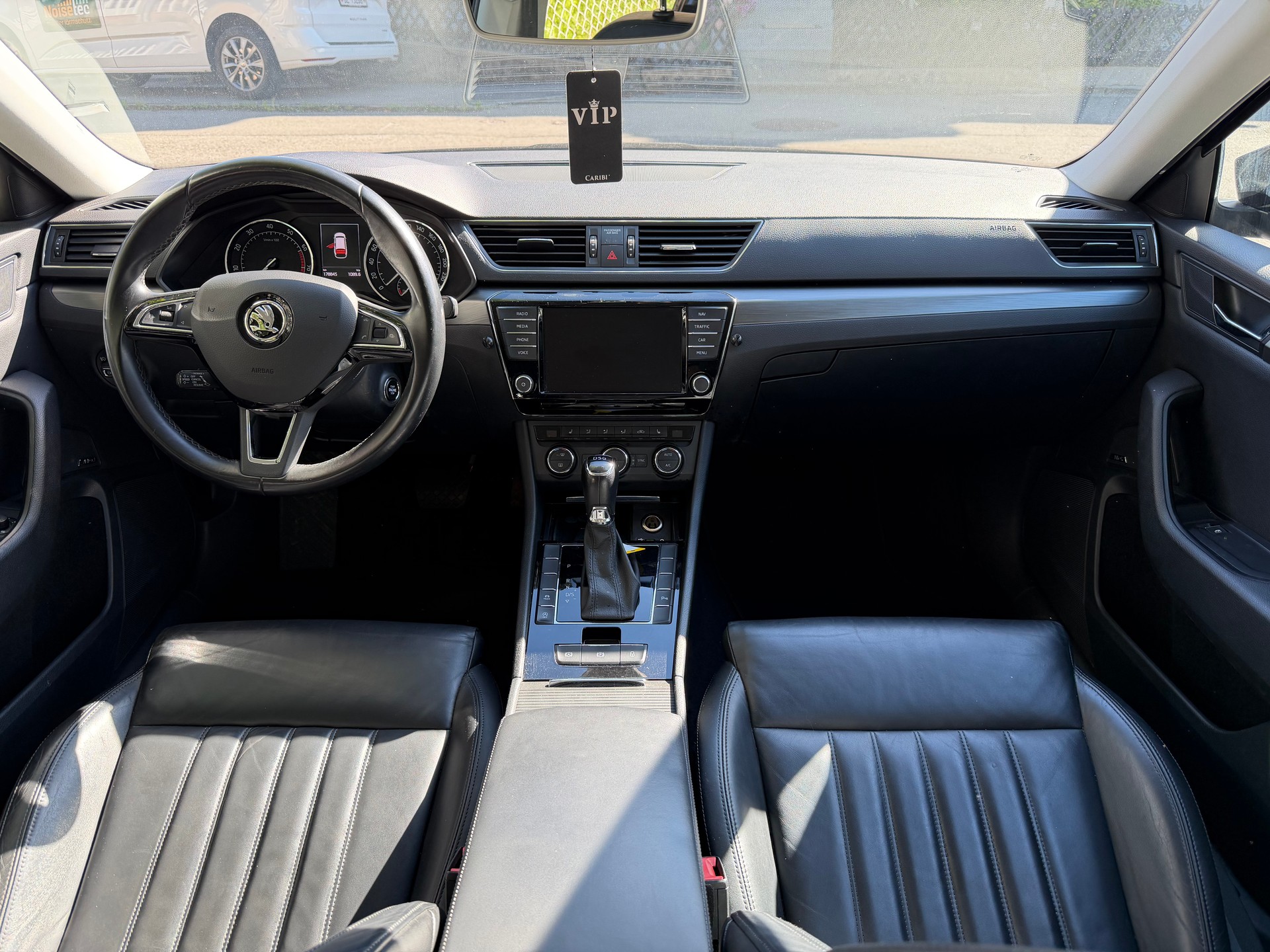 SKODA Superb Combi 1.8 TSI Style DSG-image-5