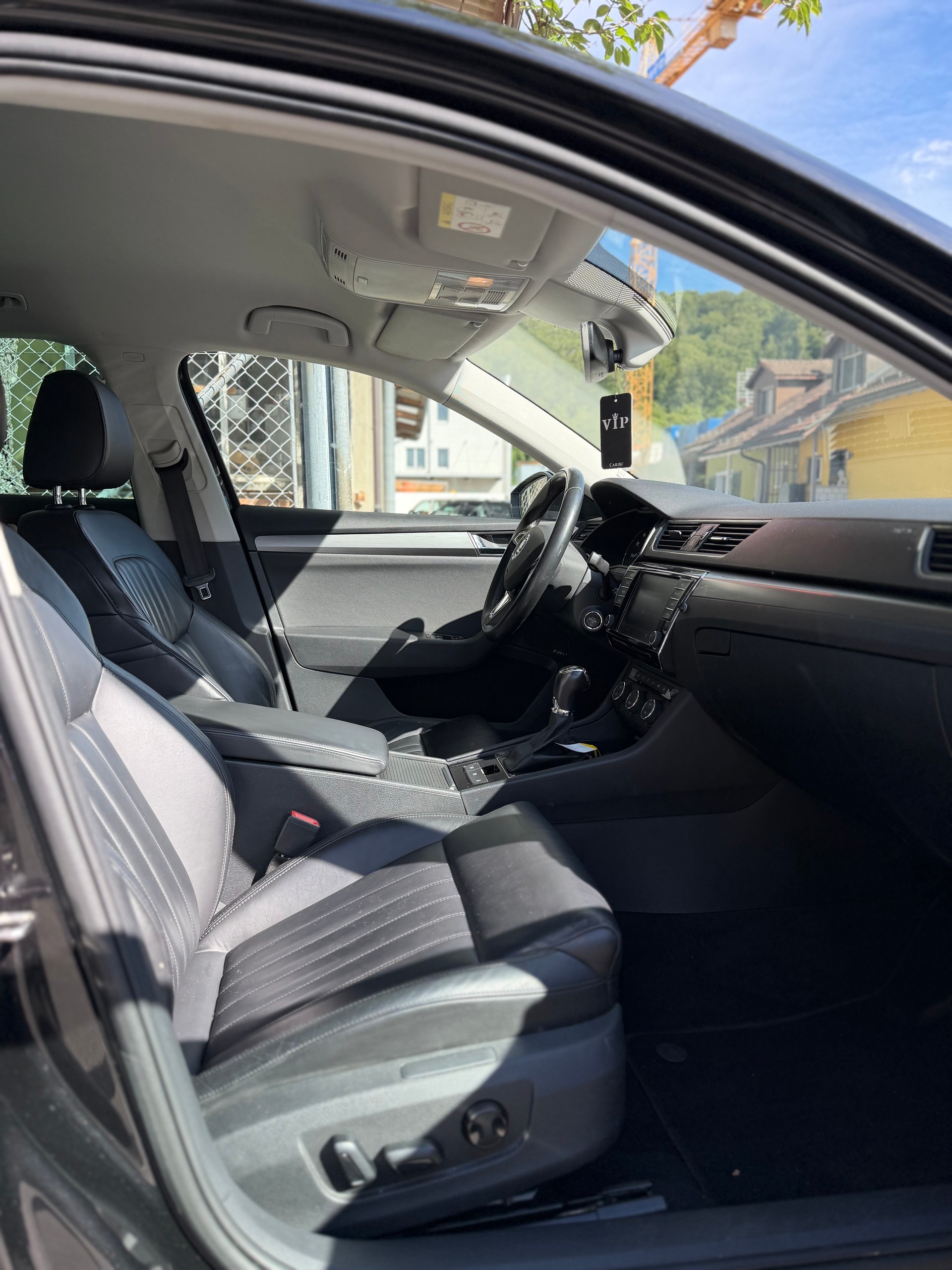 SKODA Superb Combi 1.8 TSI Style DSG-image-4