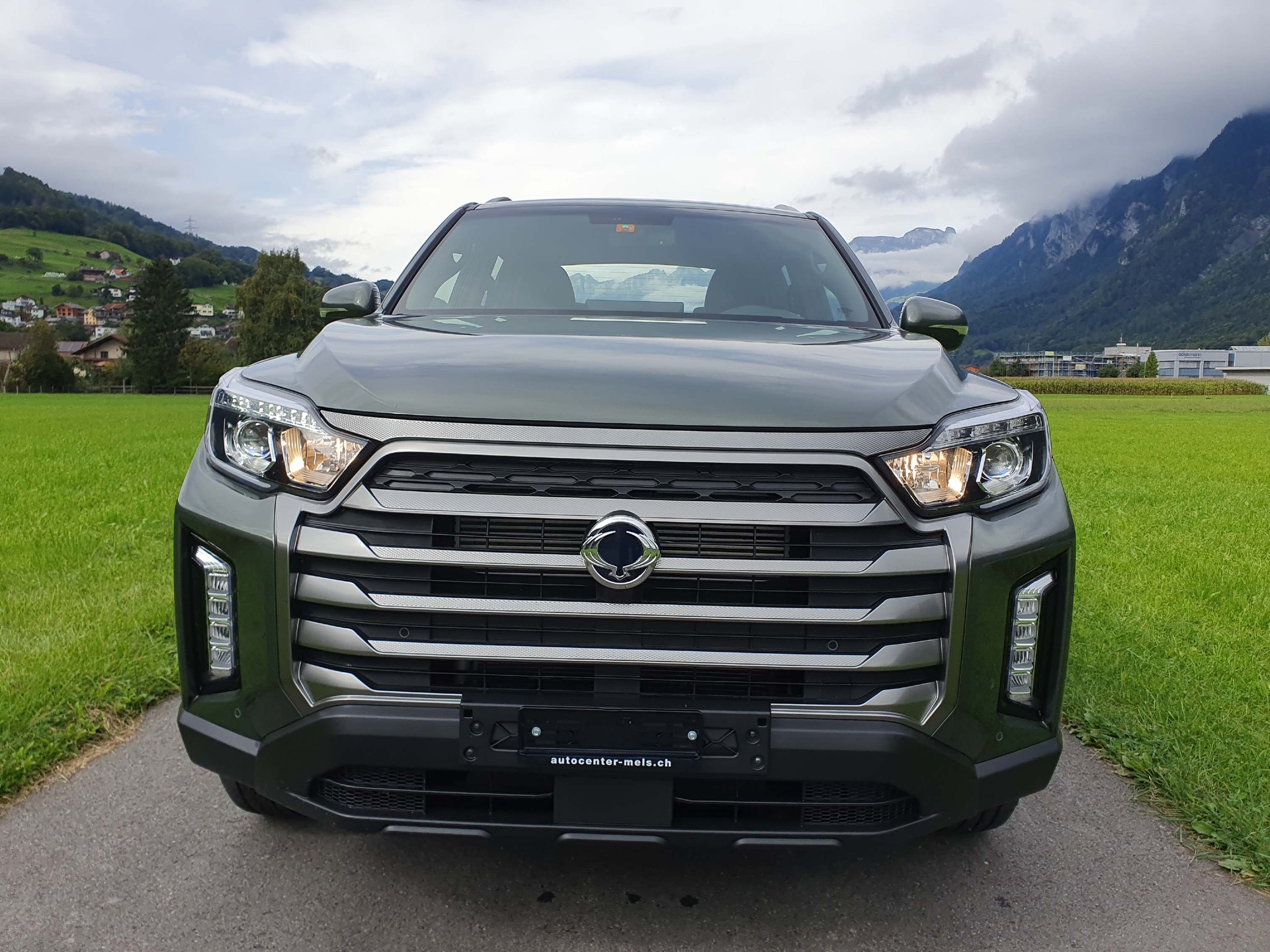 KGM-SsangYong Grand Musso 2.2 e-XDI Titanium-image-2