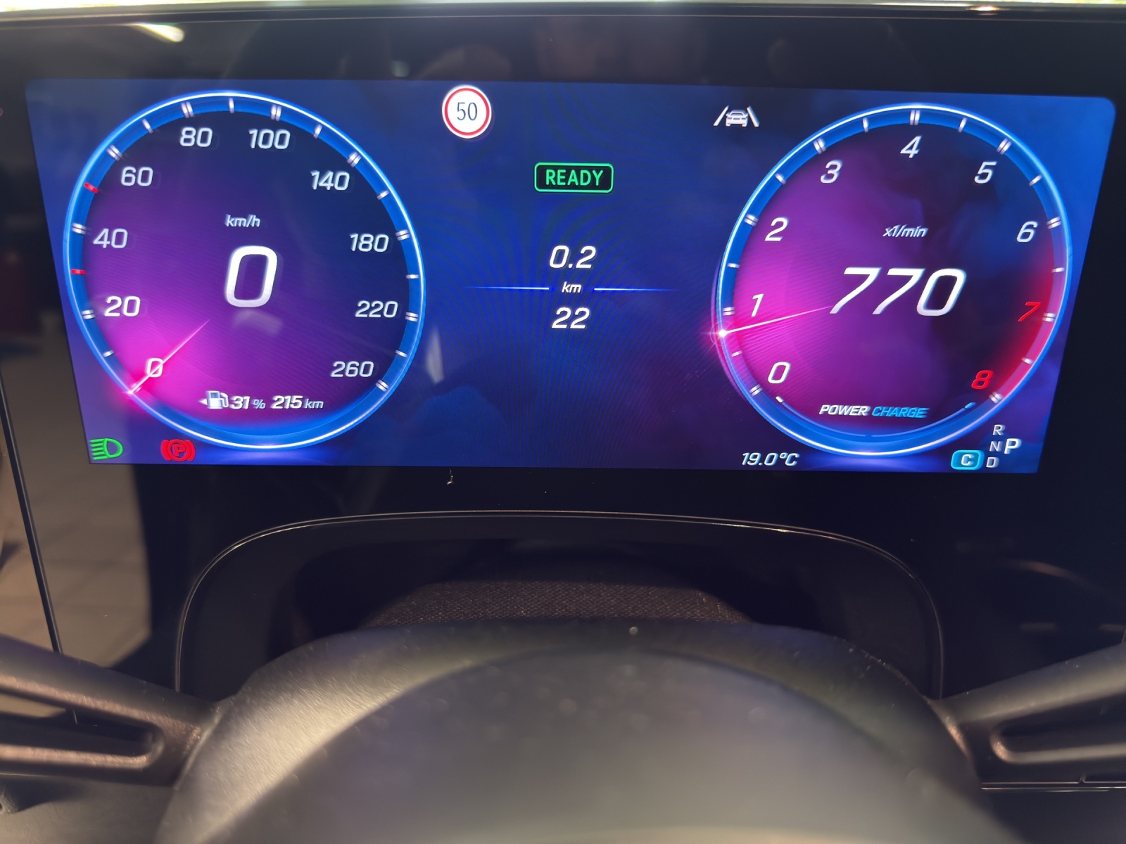 MERCEDES-BENZ GLB 220 4M-image-8