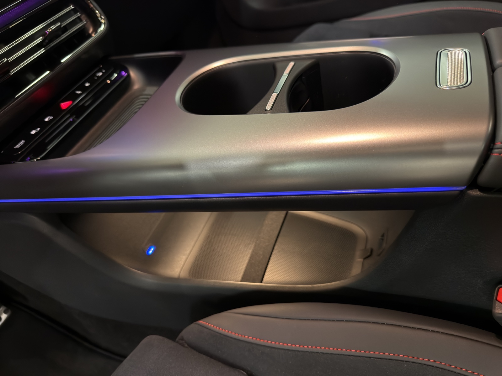 MERCEDES-BENZ GLB 220 4M-image-9