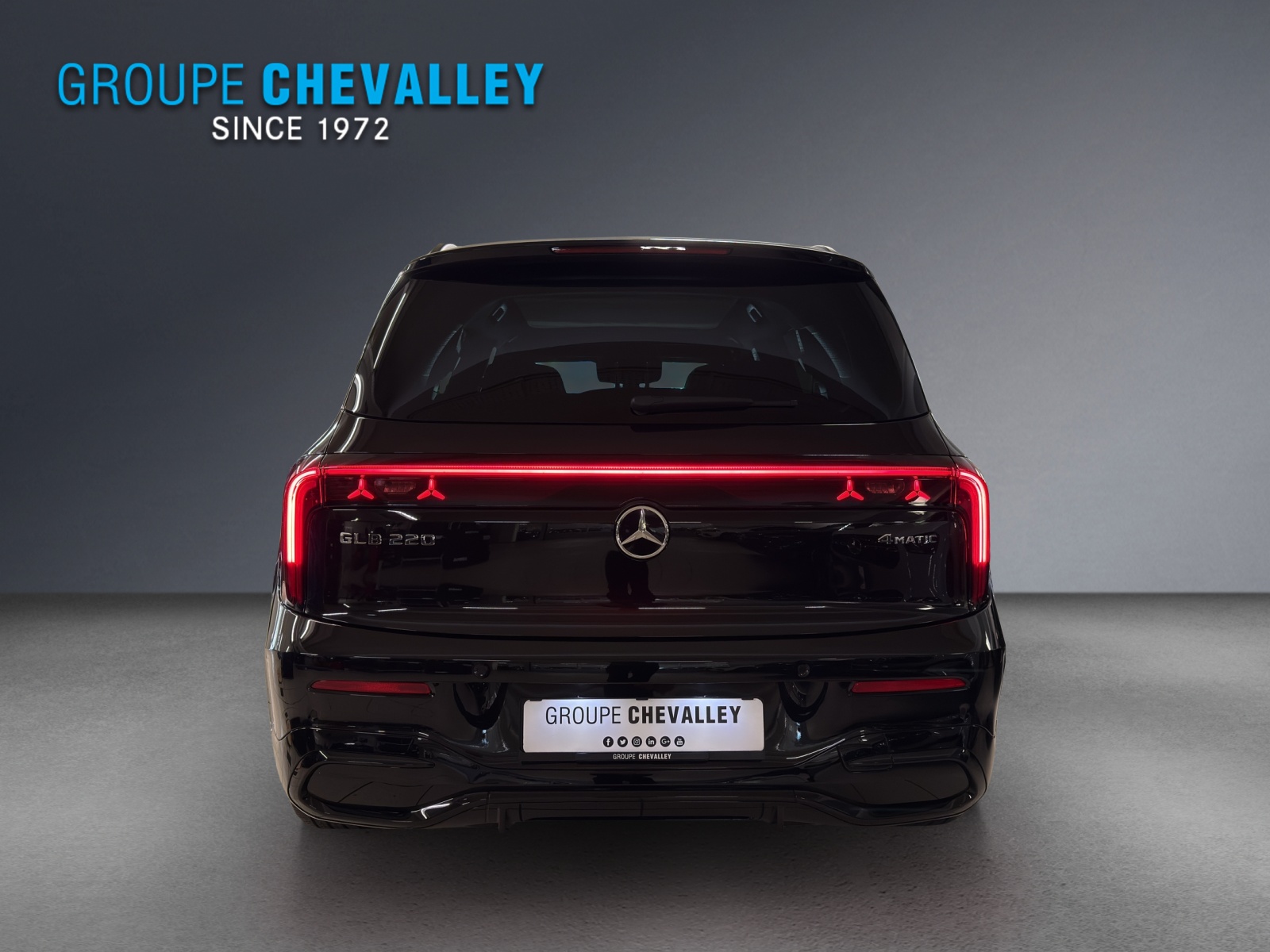 MERCEDES-BENZ GLB 220 4M-image-4