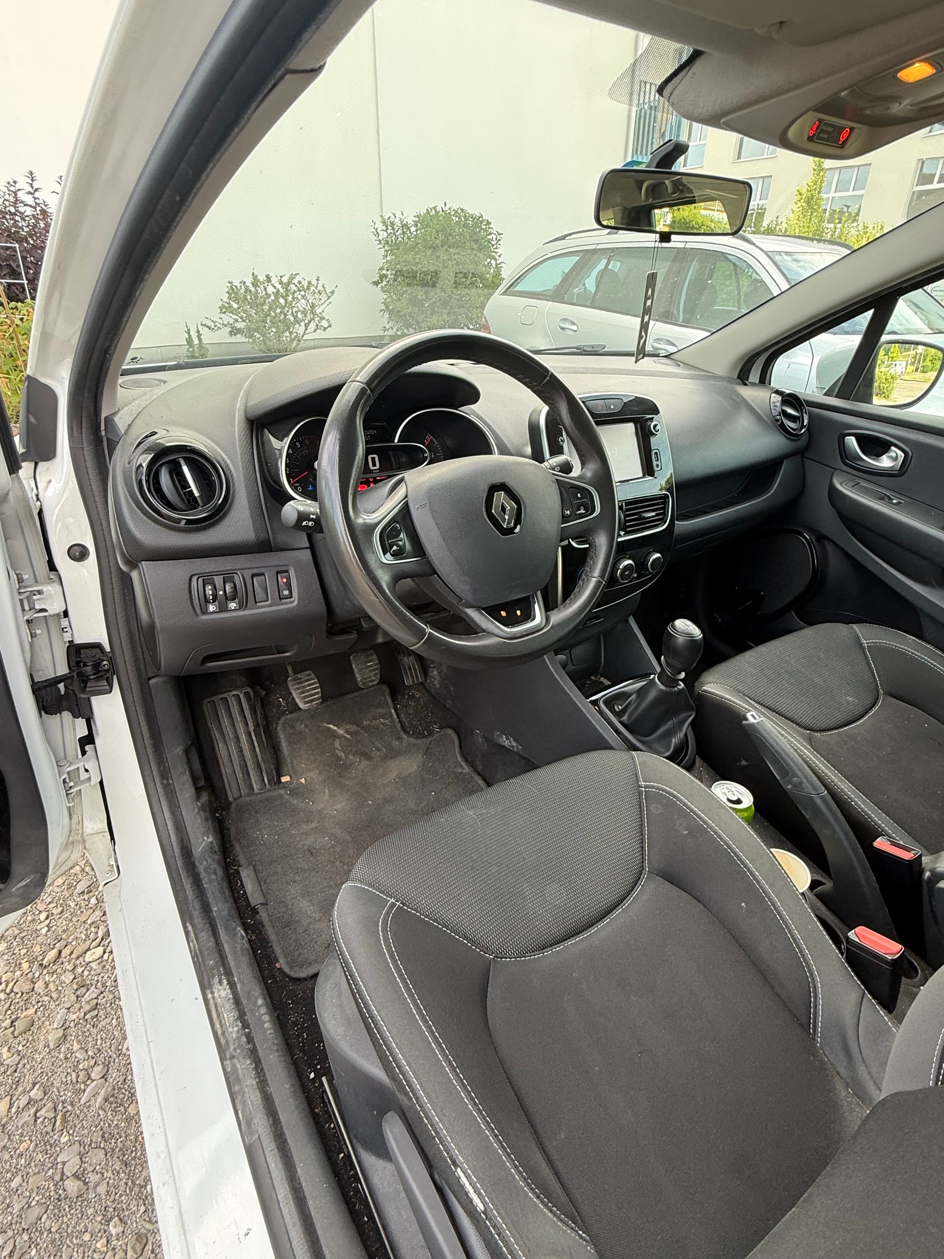 RENAULT Clio Grandtour 1.2 16V T Swiss Edition-image-3