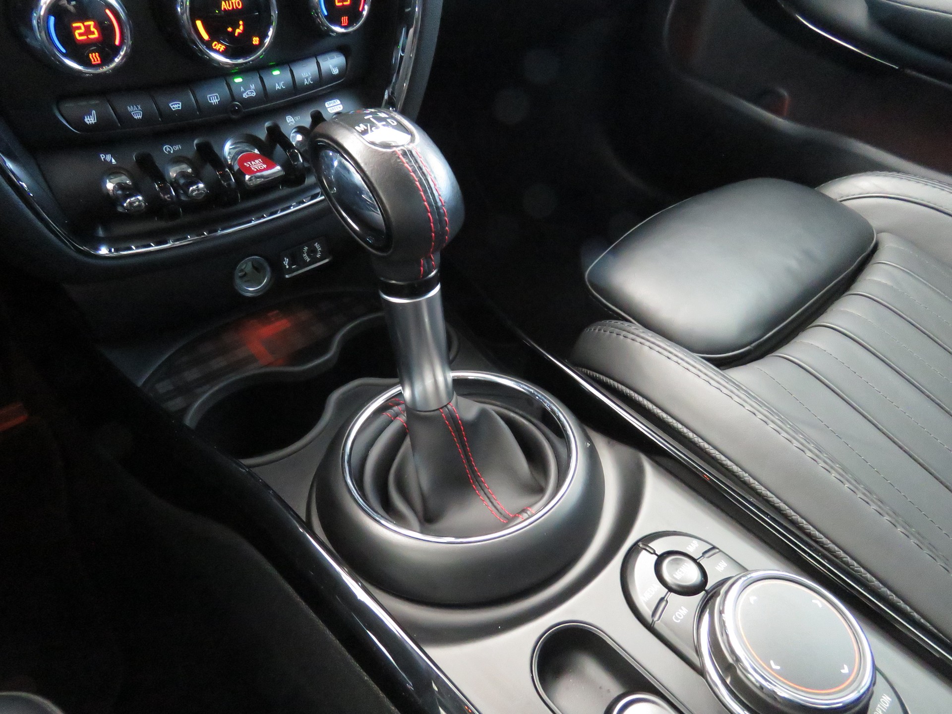 MINI Clubman Cooper John Cooper Works ALL4 Steptronic-image-15