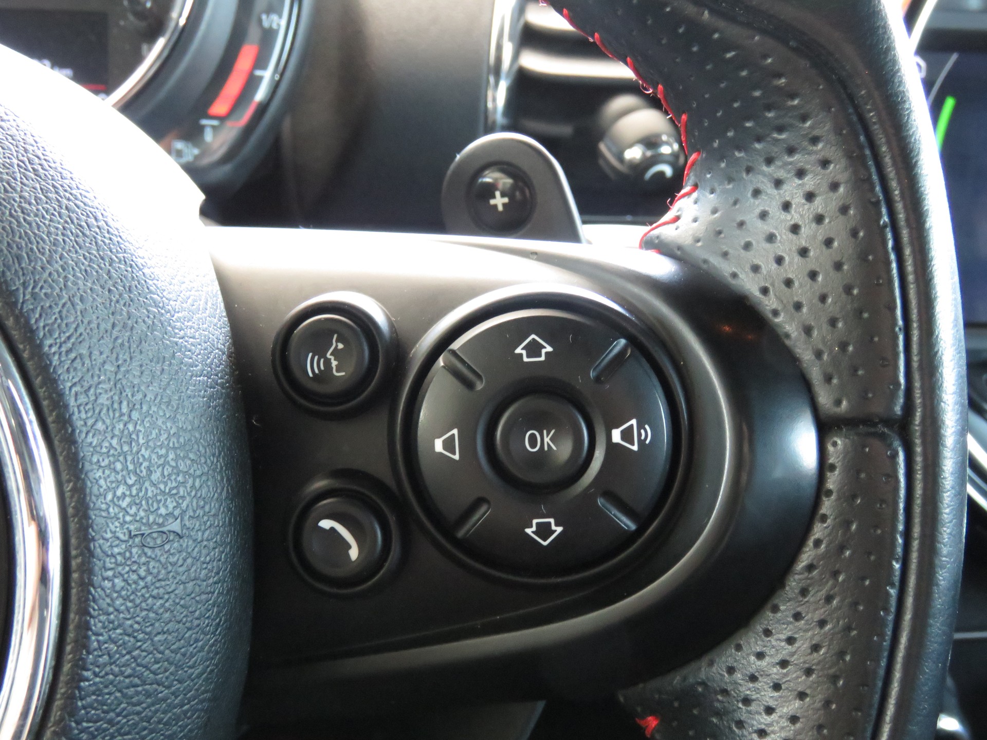 MINI Clubman Cooper John Cooper Works ALL4 Steptronic-image-22