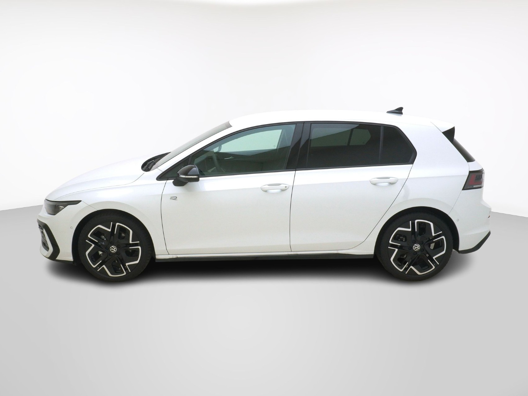 VW Golf VIII 1.5 eTSI R-Line DSG-image-1