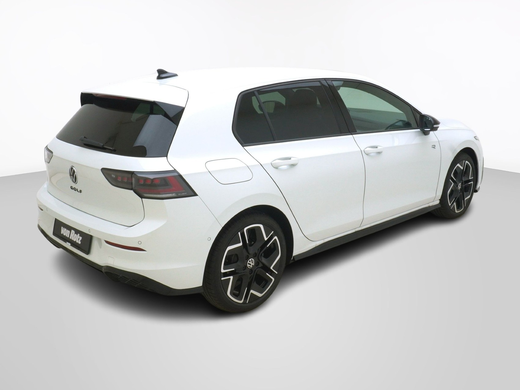 VW Golf VIII 1.5 eTSI R-Line DSG-image-4