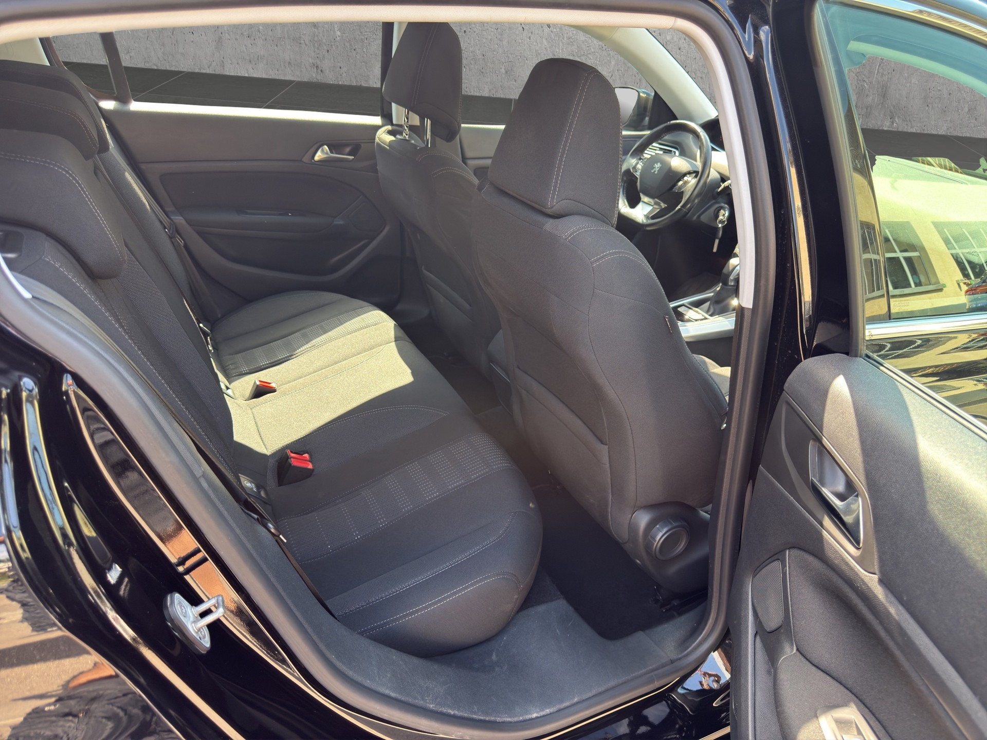 PEUGEOT 308 1.6 BlueHDi Allure-image-16