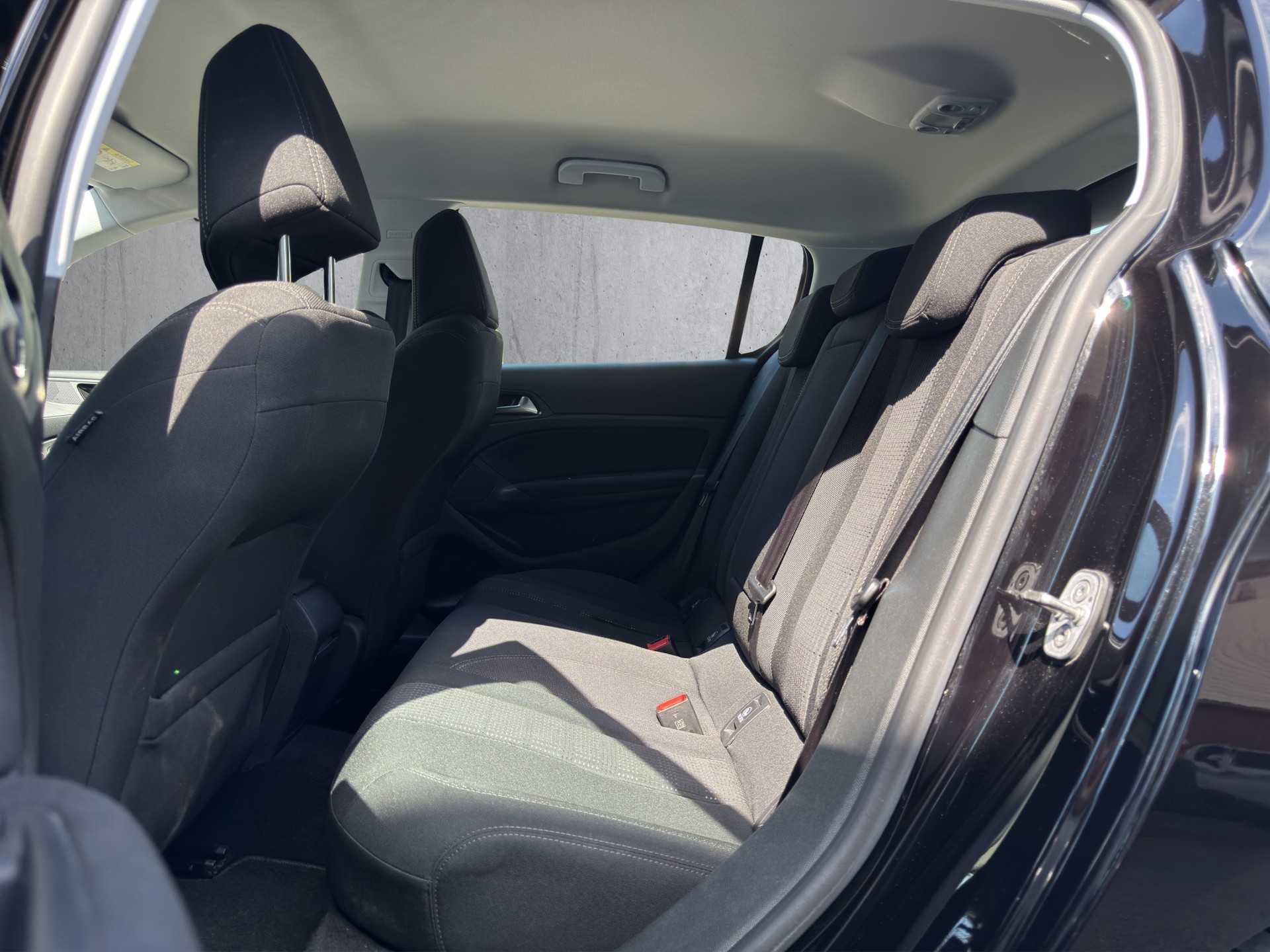 PEUGEOT 308 1.6 BlueHDi Allure-image-15