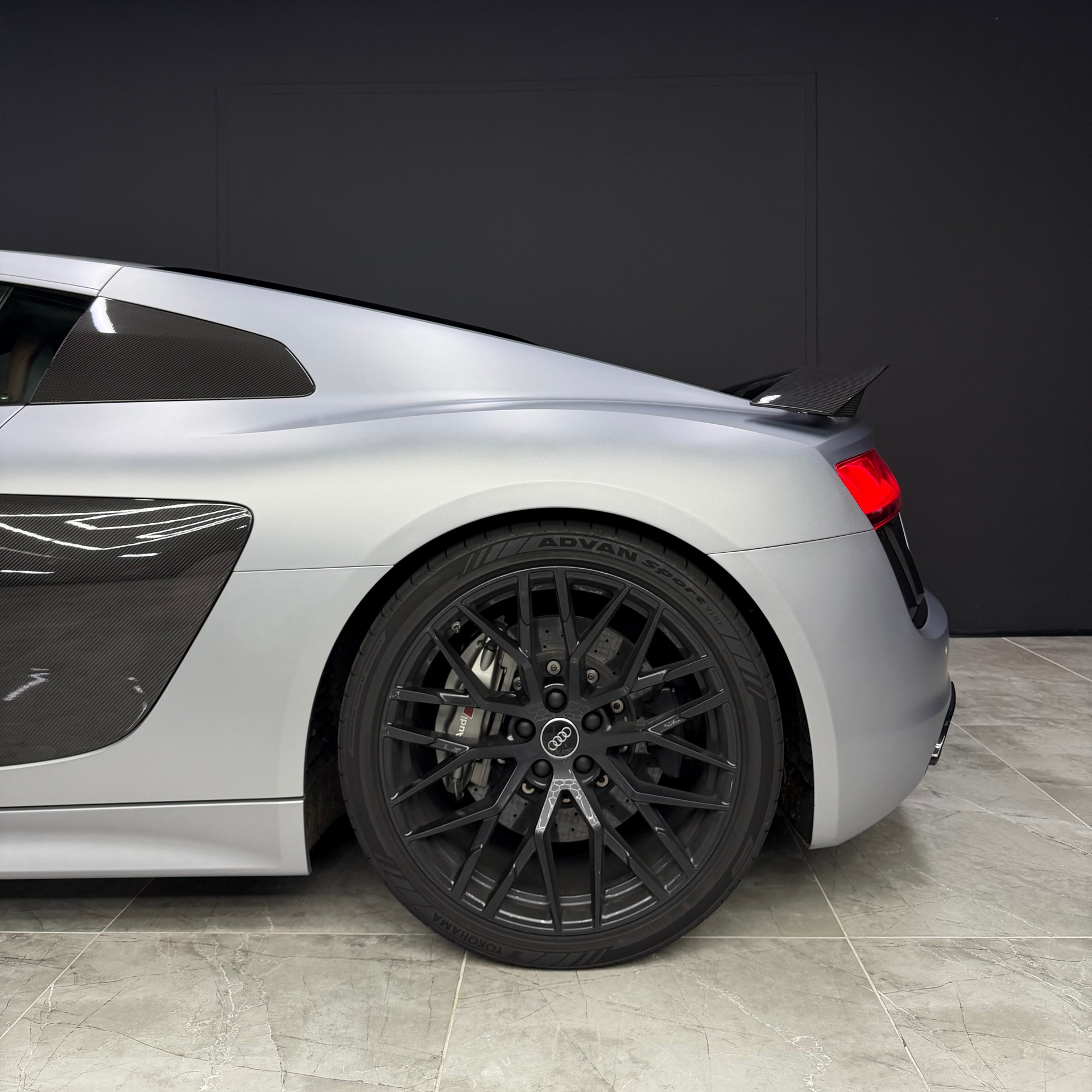 AUDI R8 Coupé 5.2 plus S-Tronic-image-5