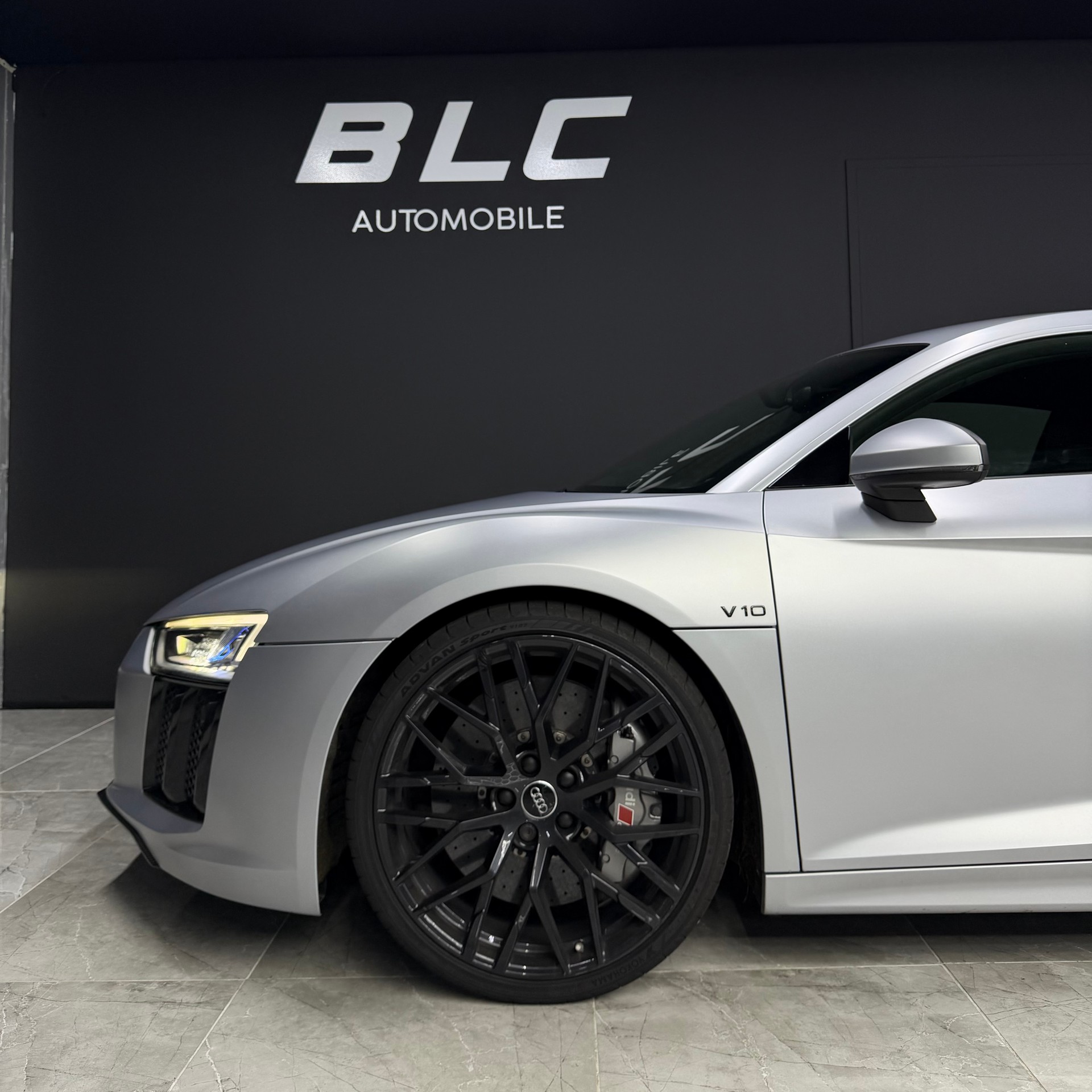 AUDI R8 Coupé 5.2 plus S-Tronic-image-3