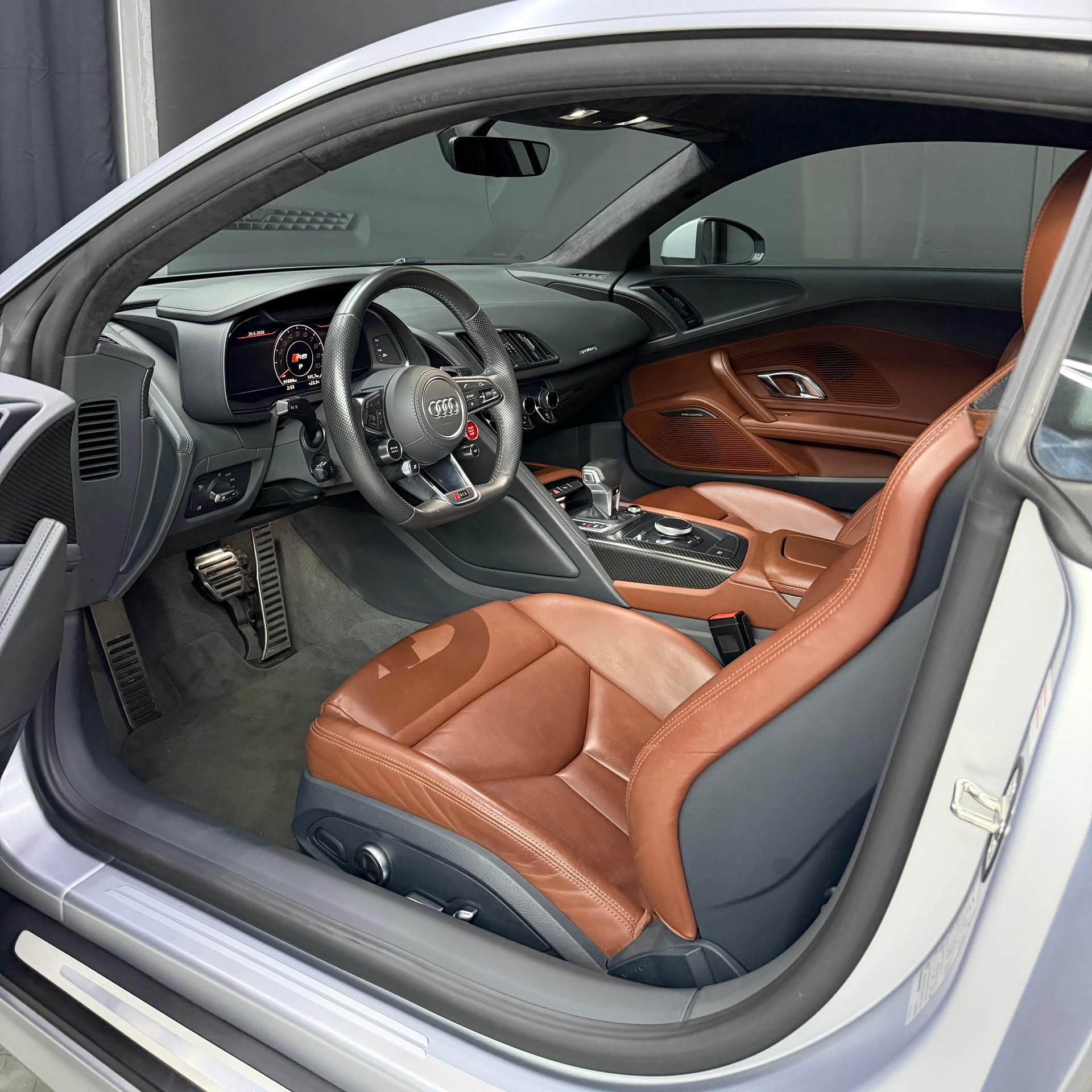 AUDI R8 Coupé 5.2 plus S-Tronic-image-7