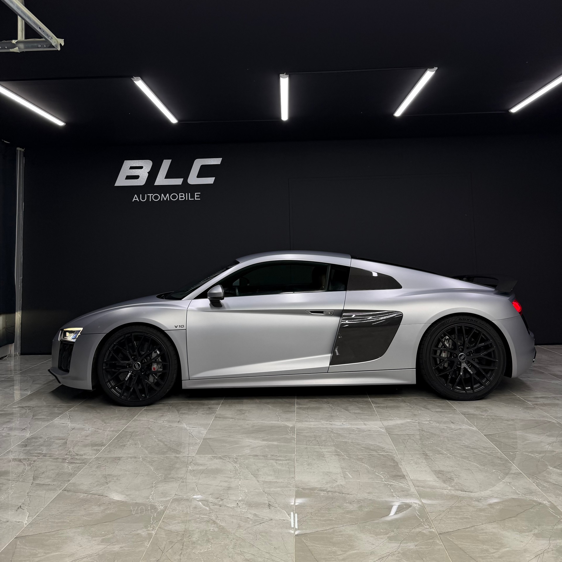 AUDI R8 Coupé 5.2 plus S-Tronic-image-2