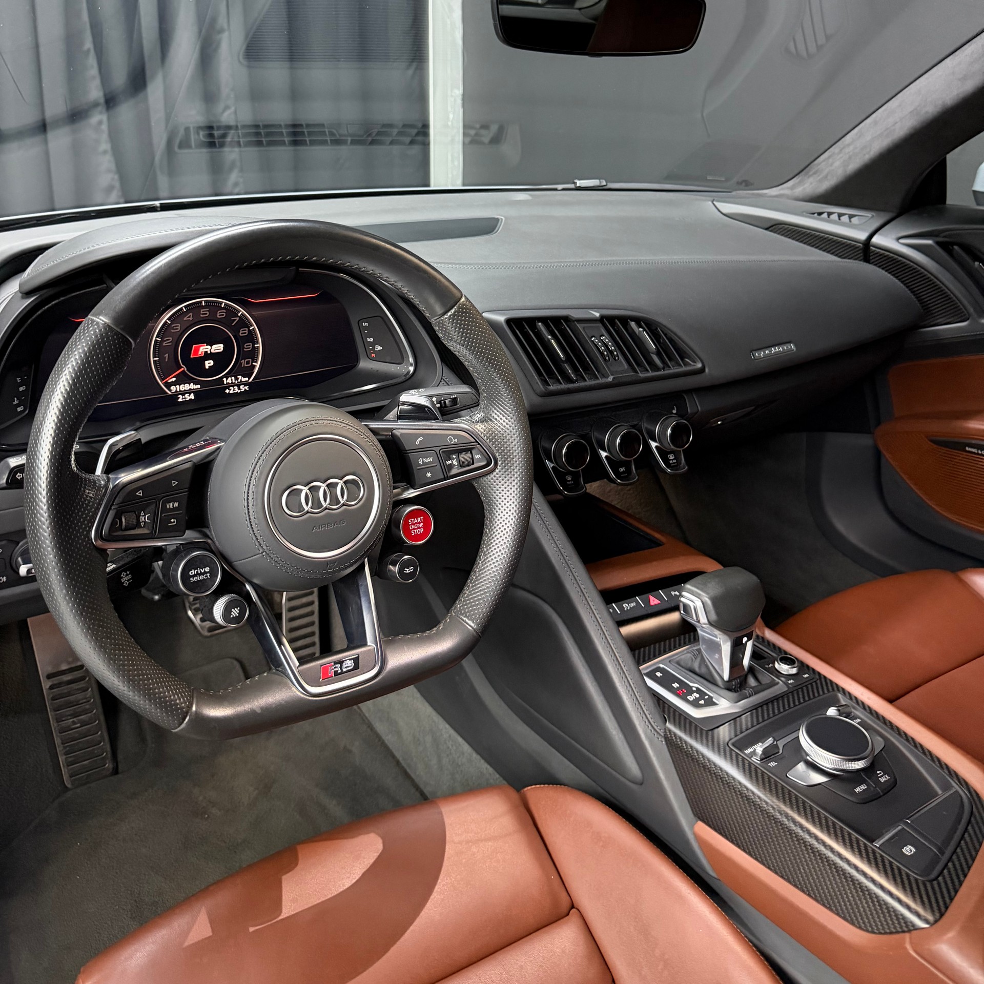 AUDI R8 Coupé 5.2 plus S-Tronic-image-8