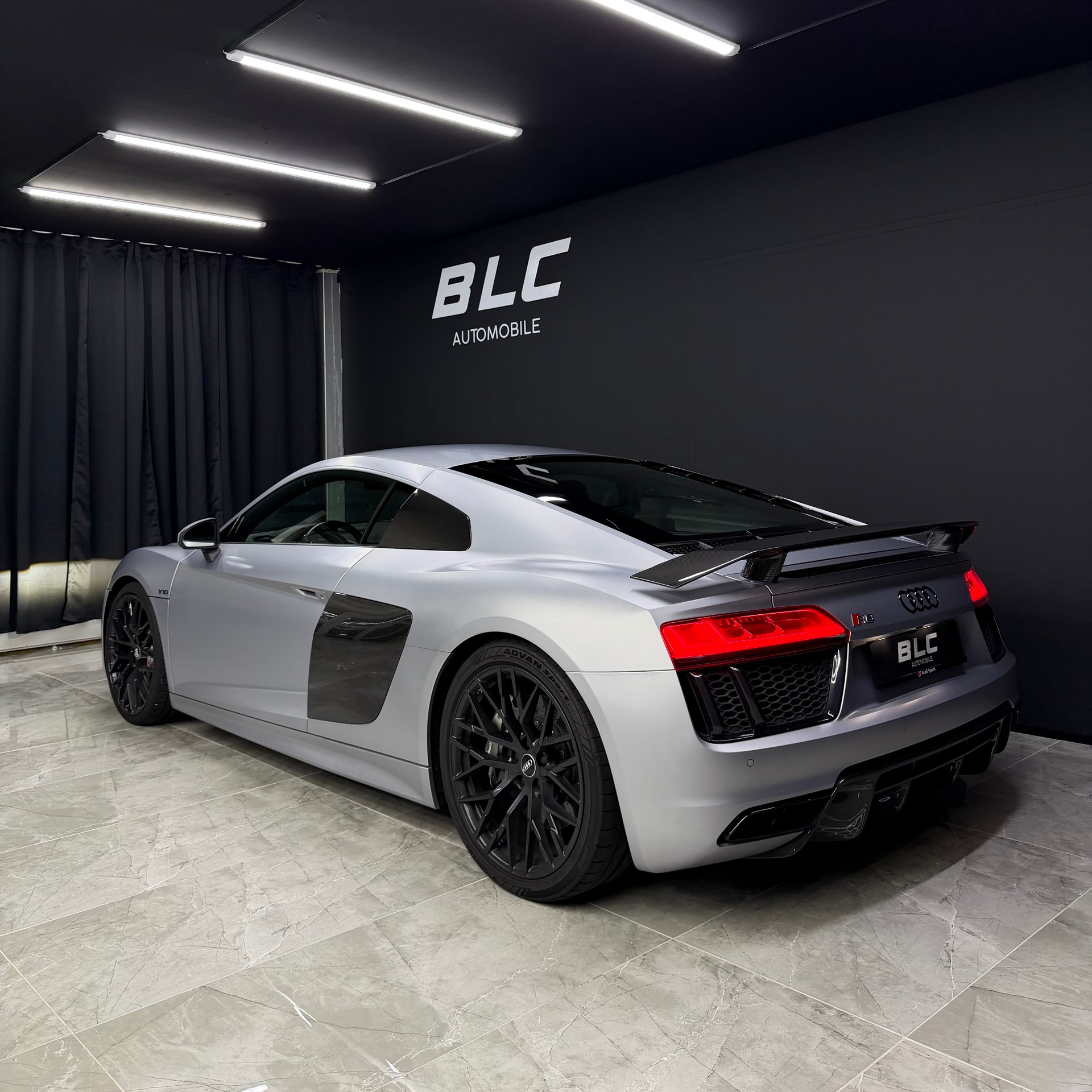 AUDI R8 Coupé 5.2 plus S-Tronic-image-4