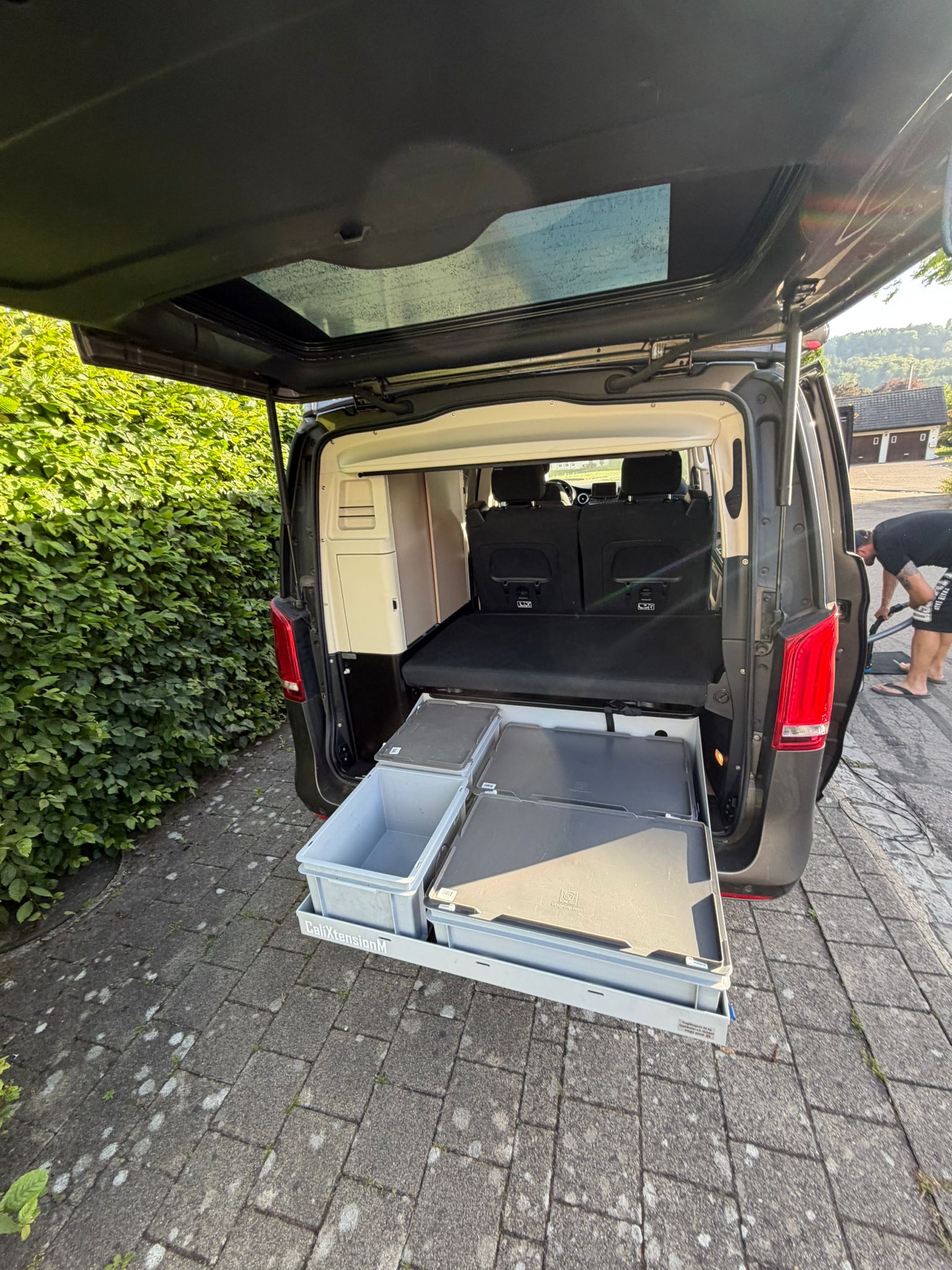 MERCEDES-BENZ 200 d 4matic-image-5