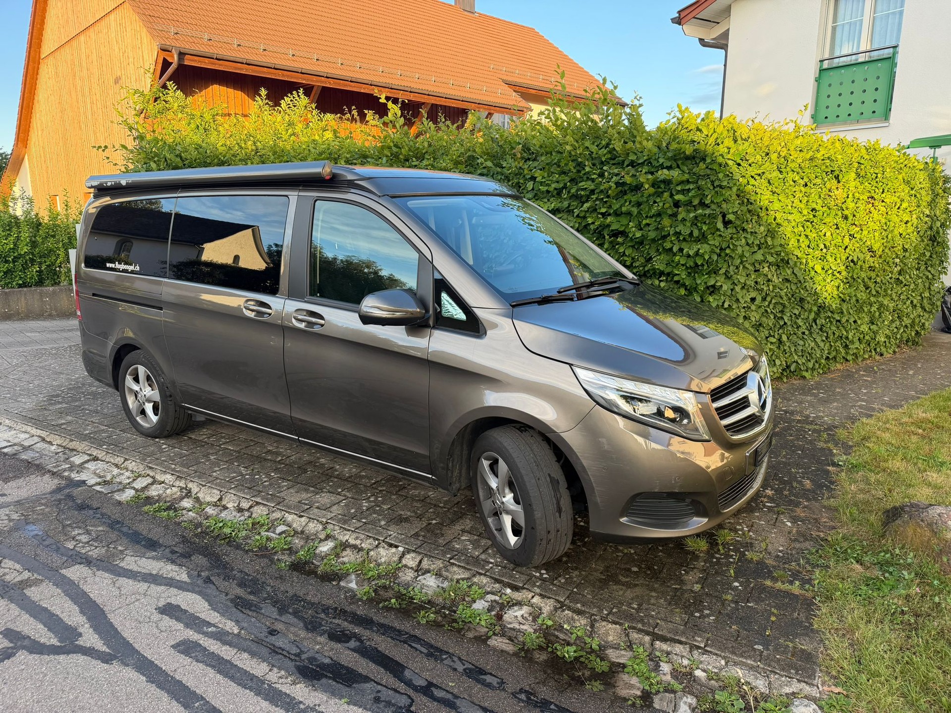 MERCEDES-BENZ 200 d 4matic-image-0