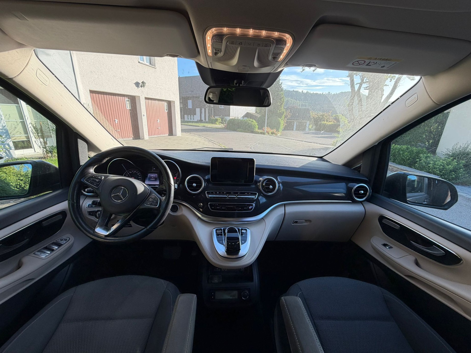 MERCEDES-BENZ 200 d 4matic-image-2