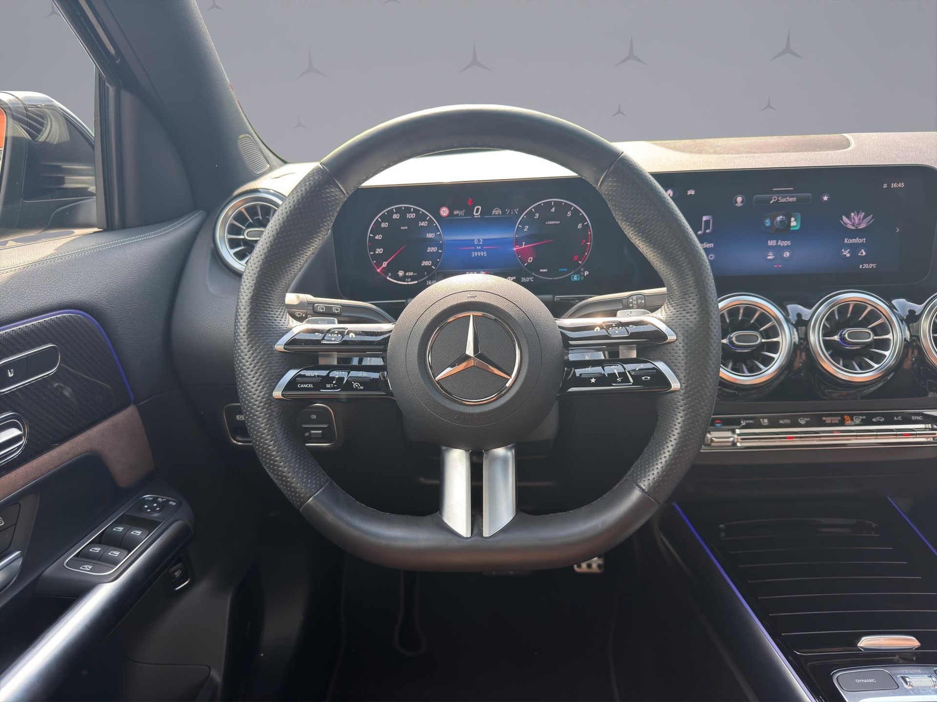 MERCEDES-BENZ GLA 250 AMG Line 4matic-image-11
