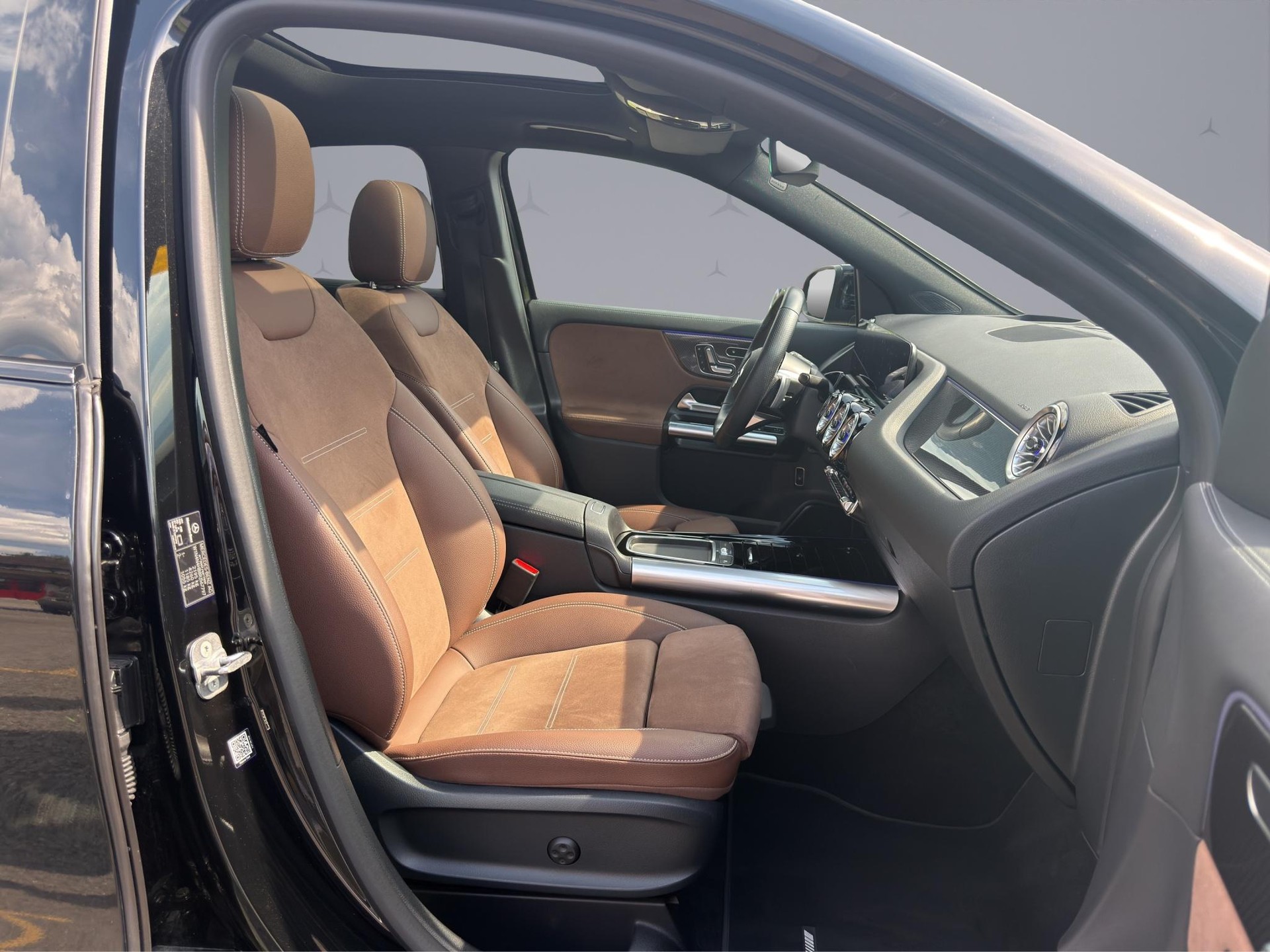 MERCEDES-BENZ GLA 250 AMG Line 4matic-image-15