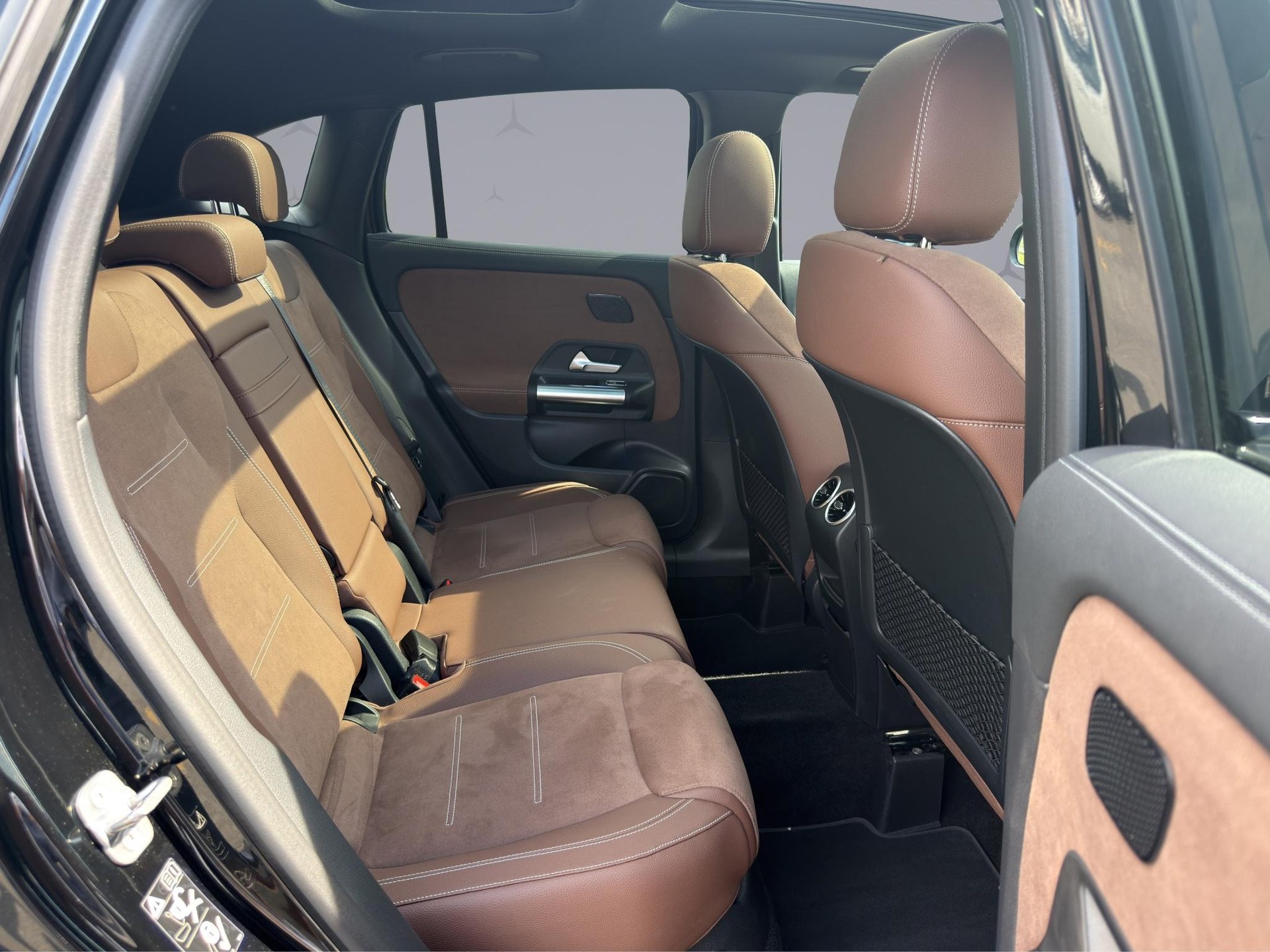 MERCEDES-BENZ GLA 250 AMG Line 4matic-image-16