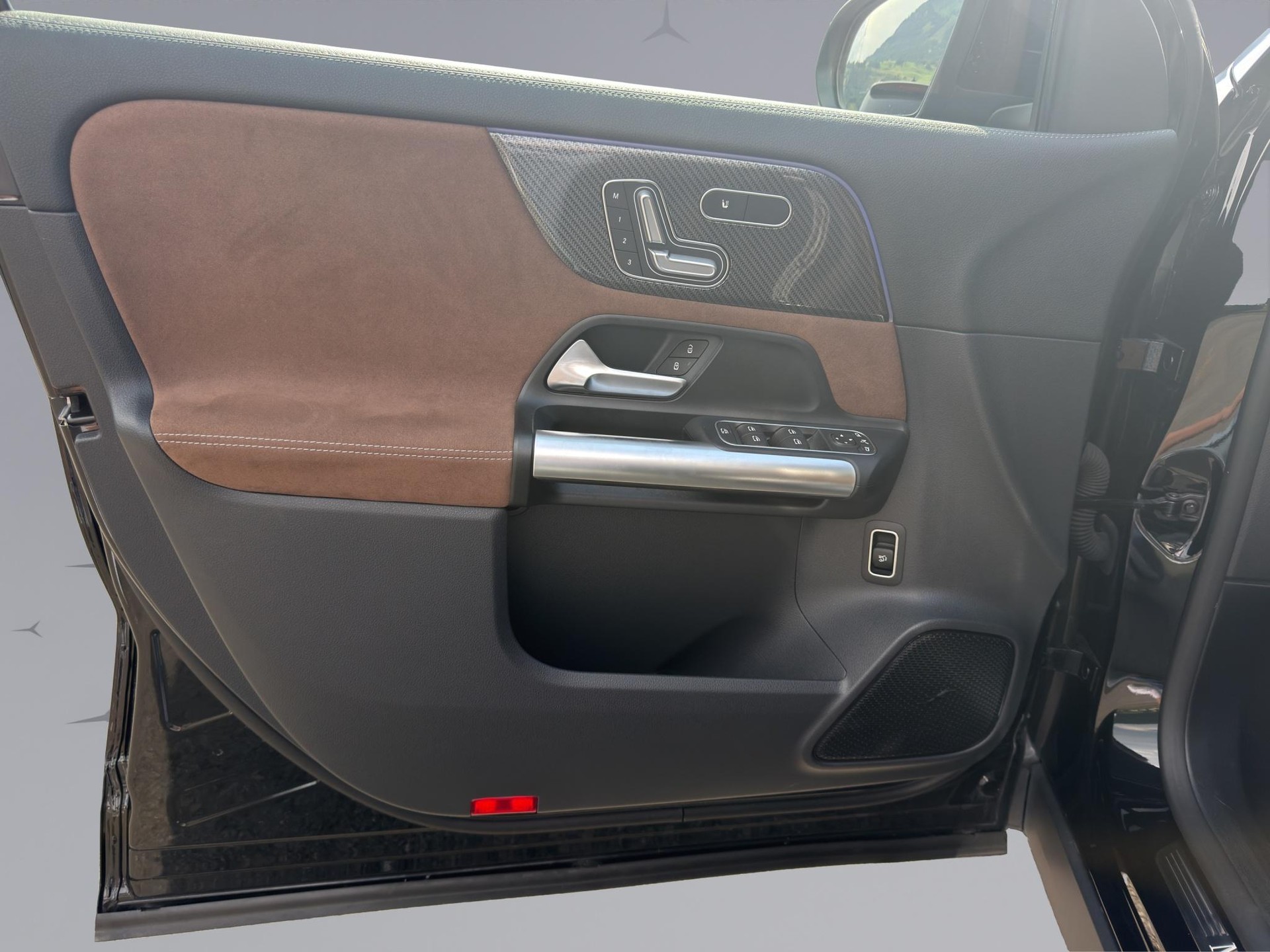 MERCEDES-BENZ GLA 250 AMG Line 4matic-image-14