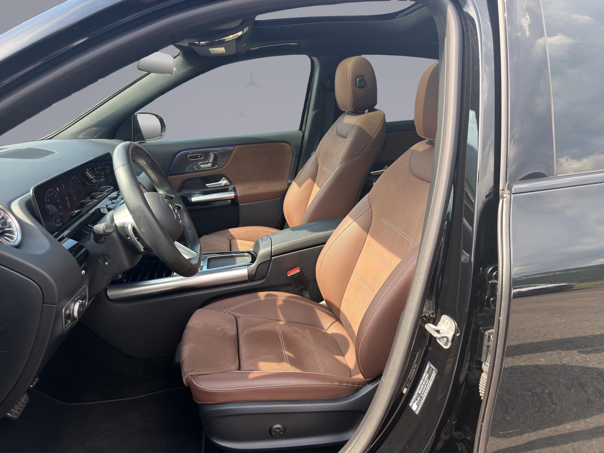MERCEDES-BENZ GLA 250 AMG Line 4matic-image-8