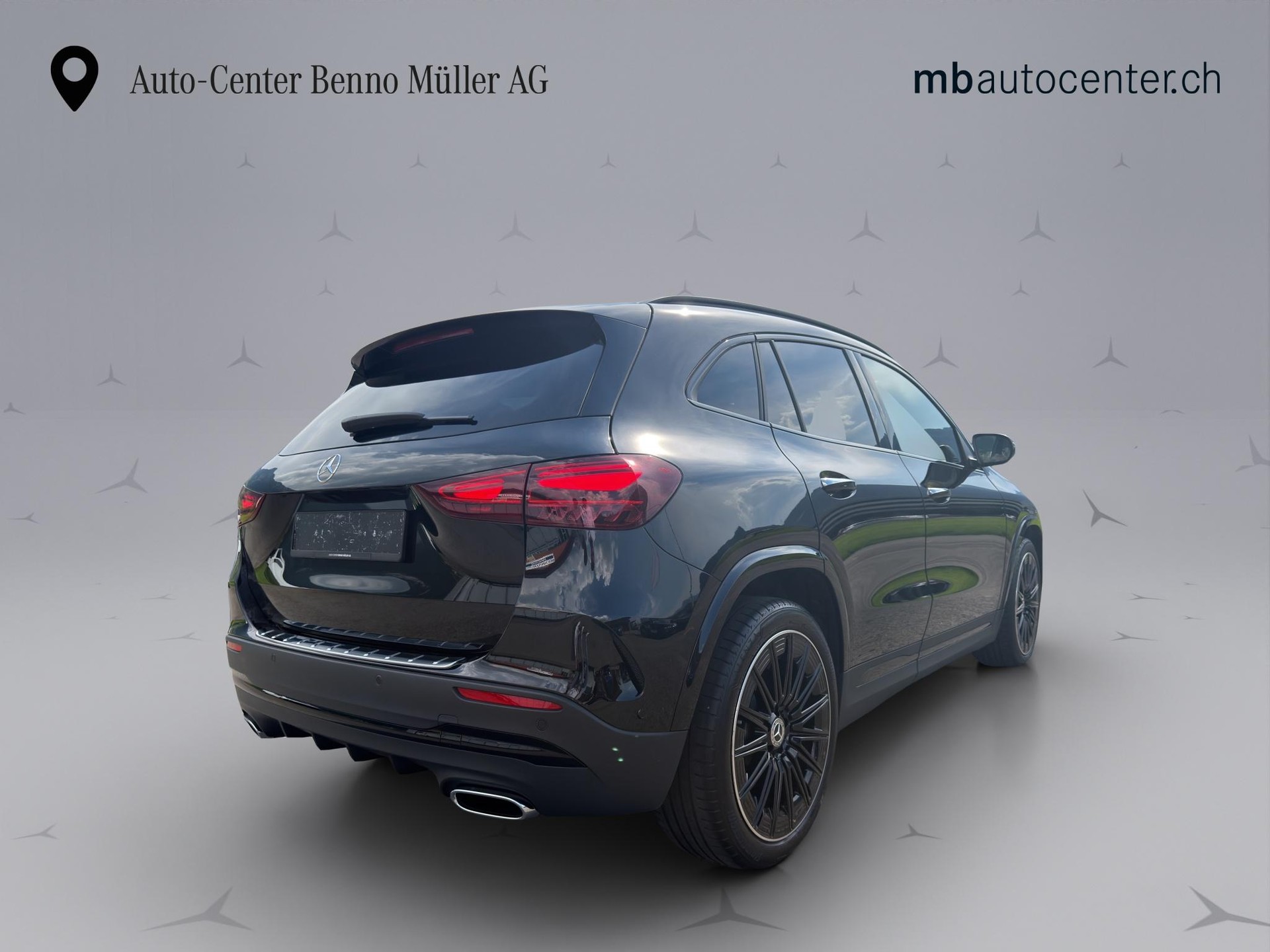 MERCEDES-BENZ GLA 250 AMG Line 4matic-image-4