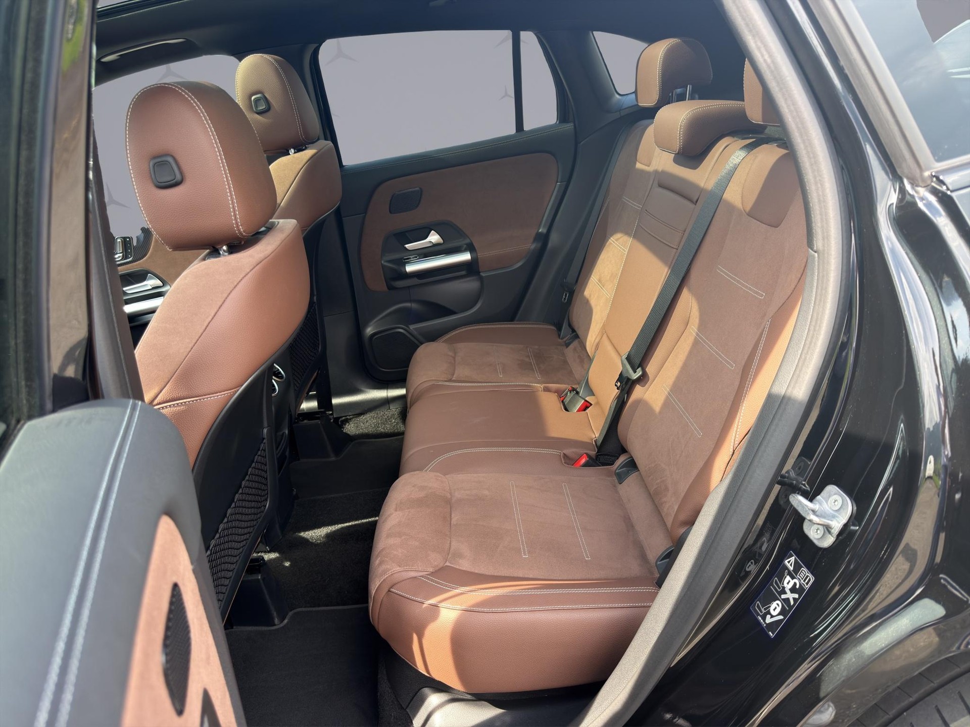 MERCEDES-BENZ GLA 250 AMG Line 4matic-image-9