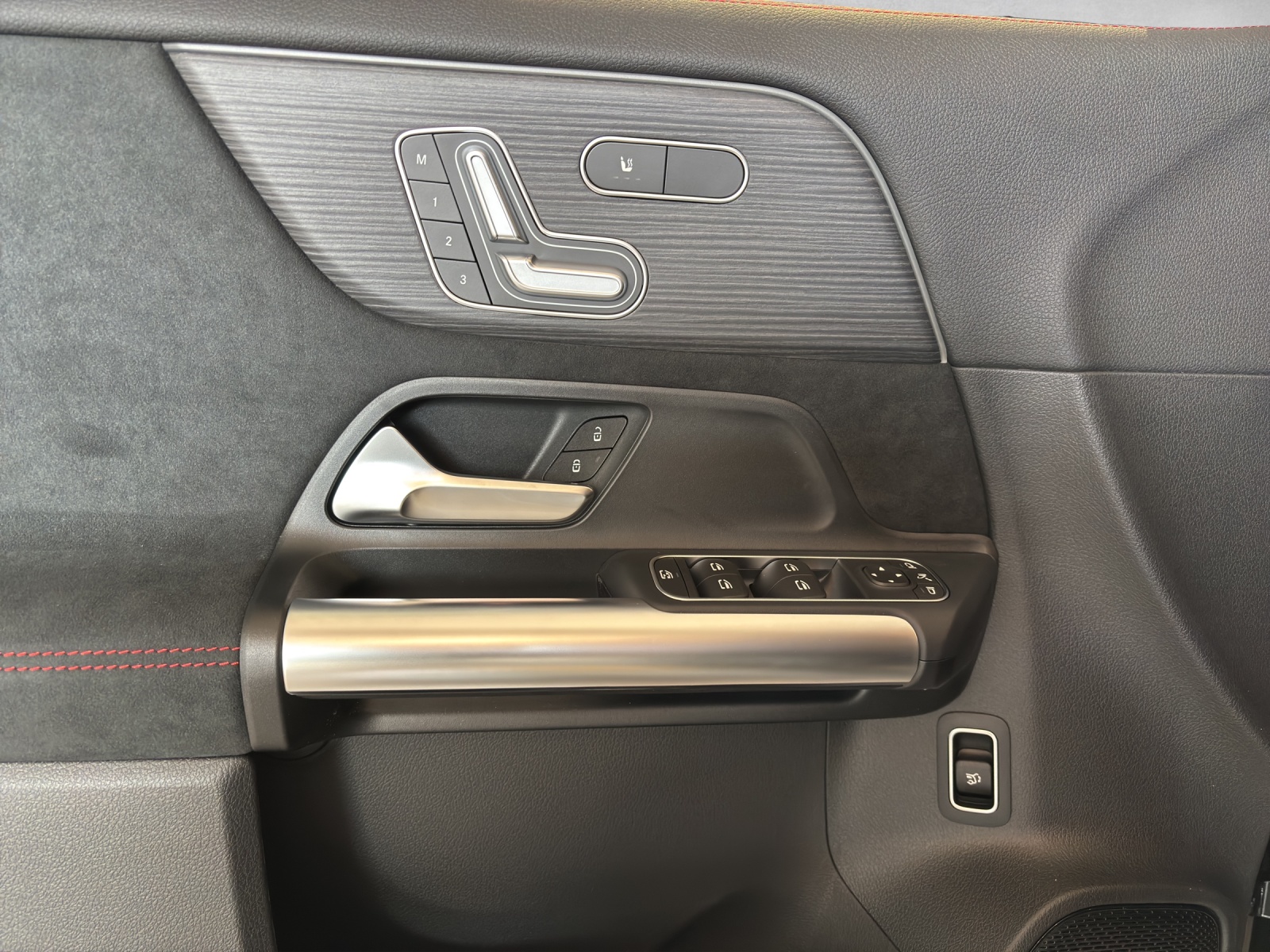 MERCEDES-BENZ GLA 250 4Matic 8G-DCT Swiss Star-image-7