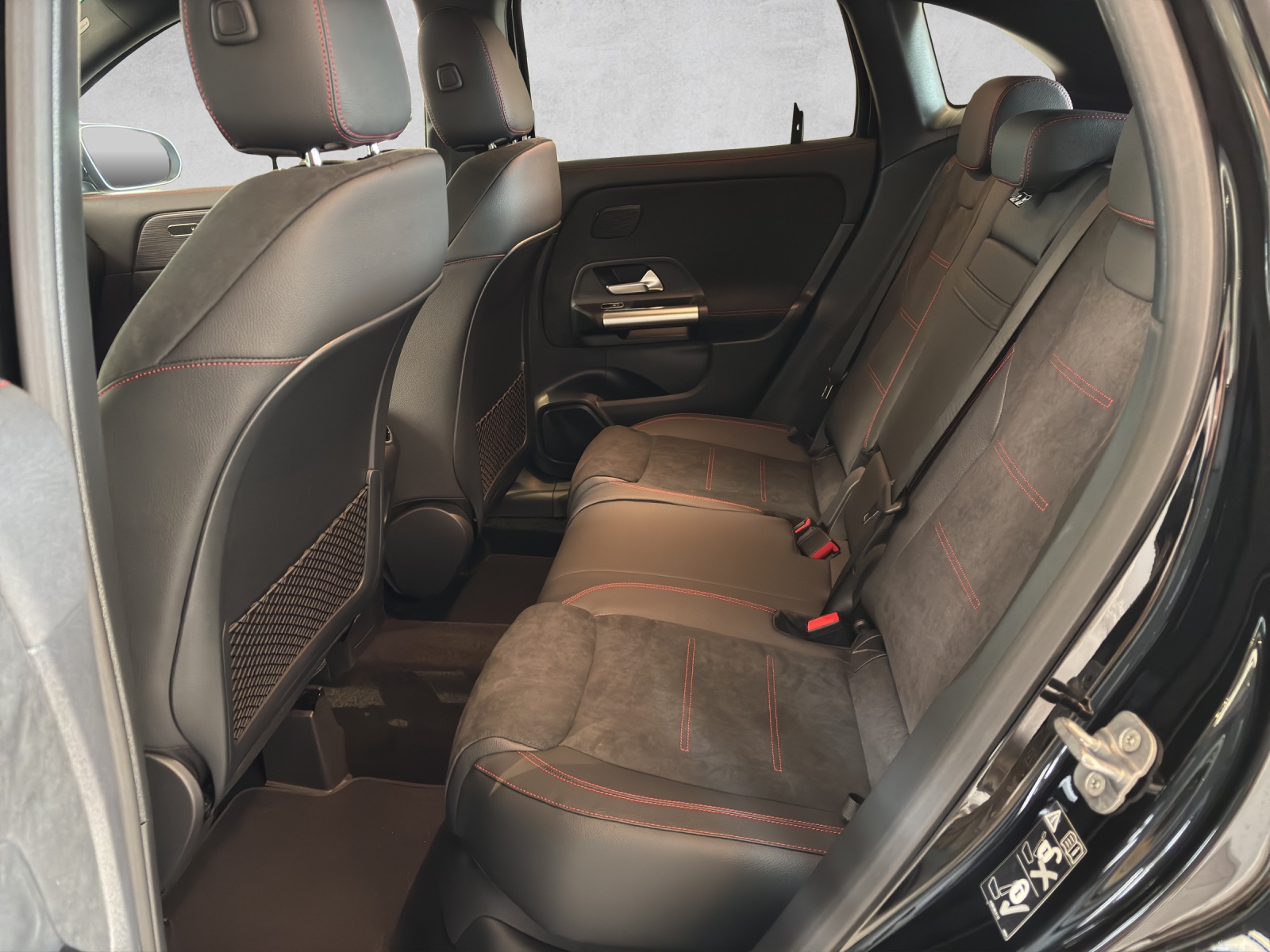 MERCEDES-BENZ GLA 250 4Matic 8G-DCT Swiss Star-image-9