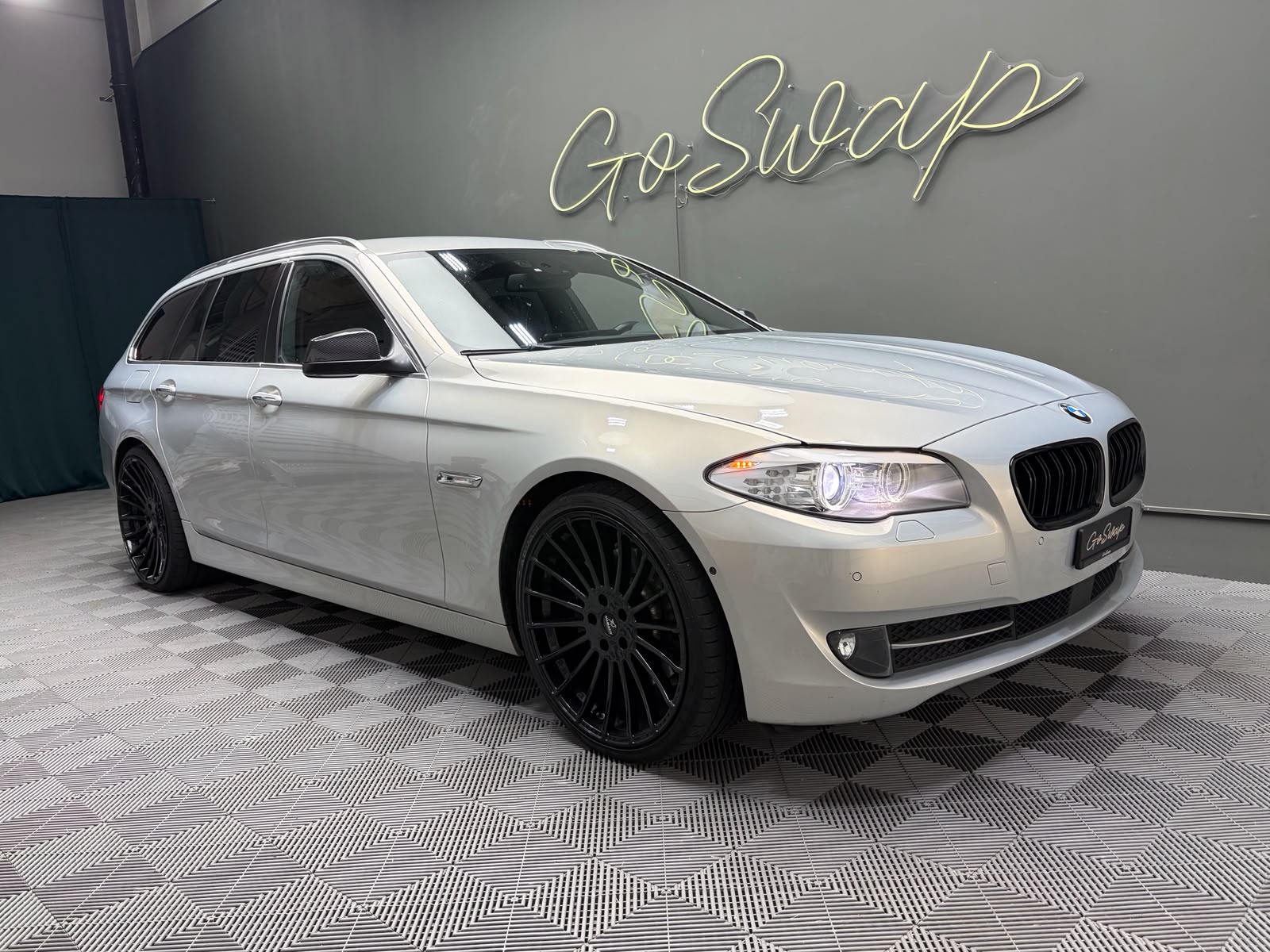 BMW 530d xDrive Touring Steptronic-image-0