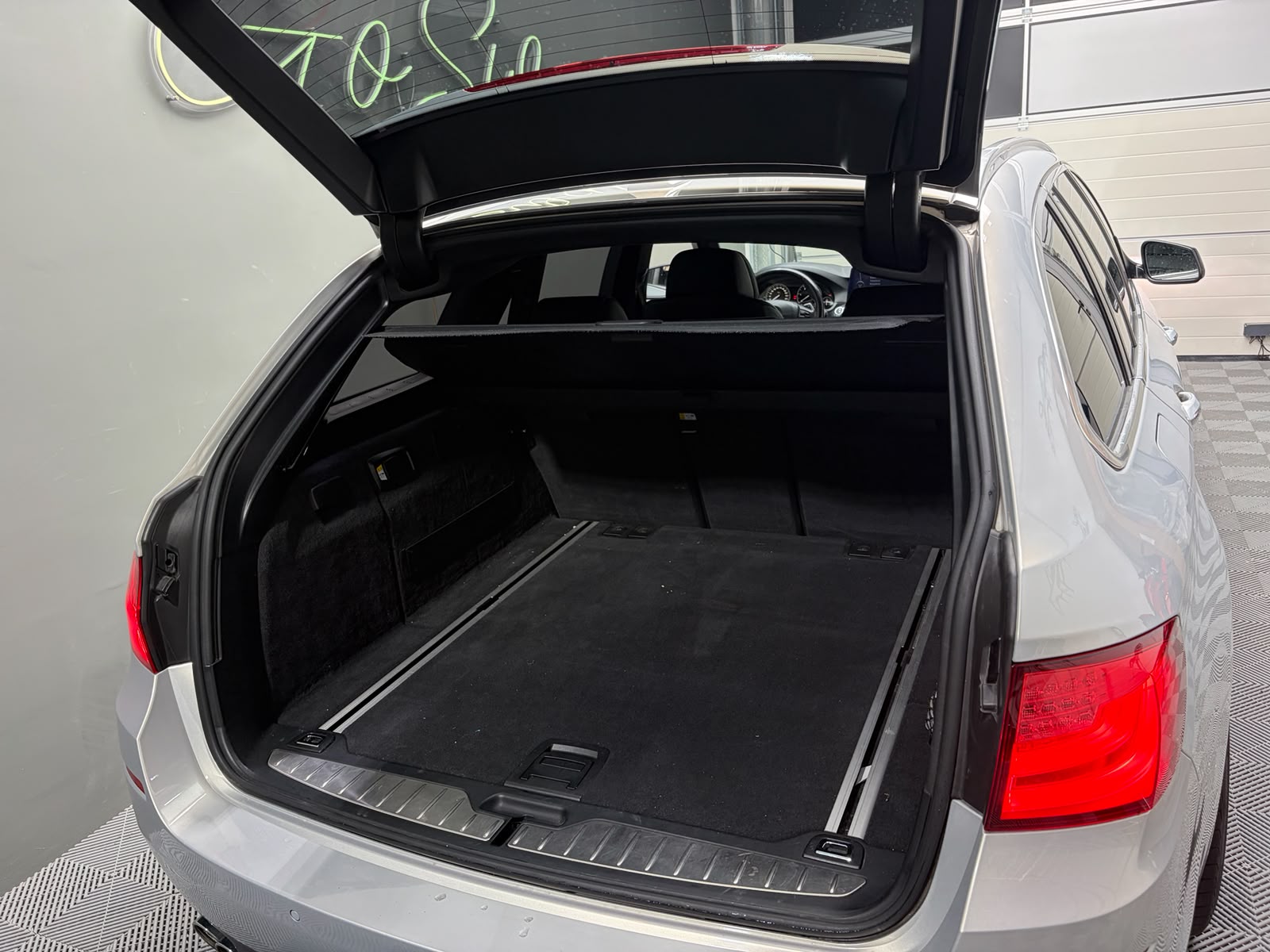 BMW 530d xDrive Touring Steptronic-image-28