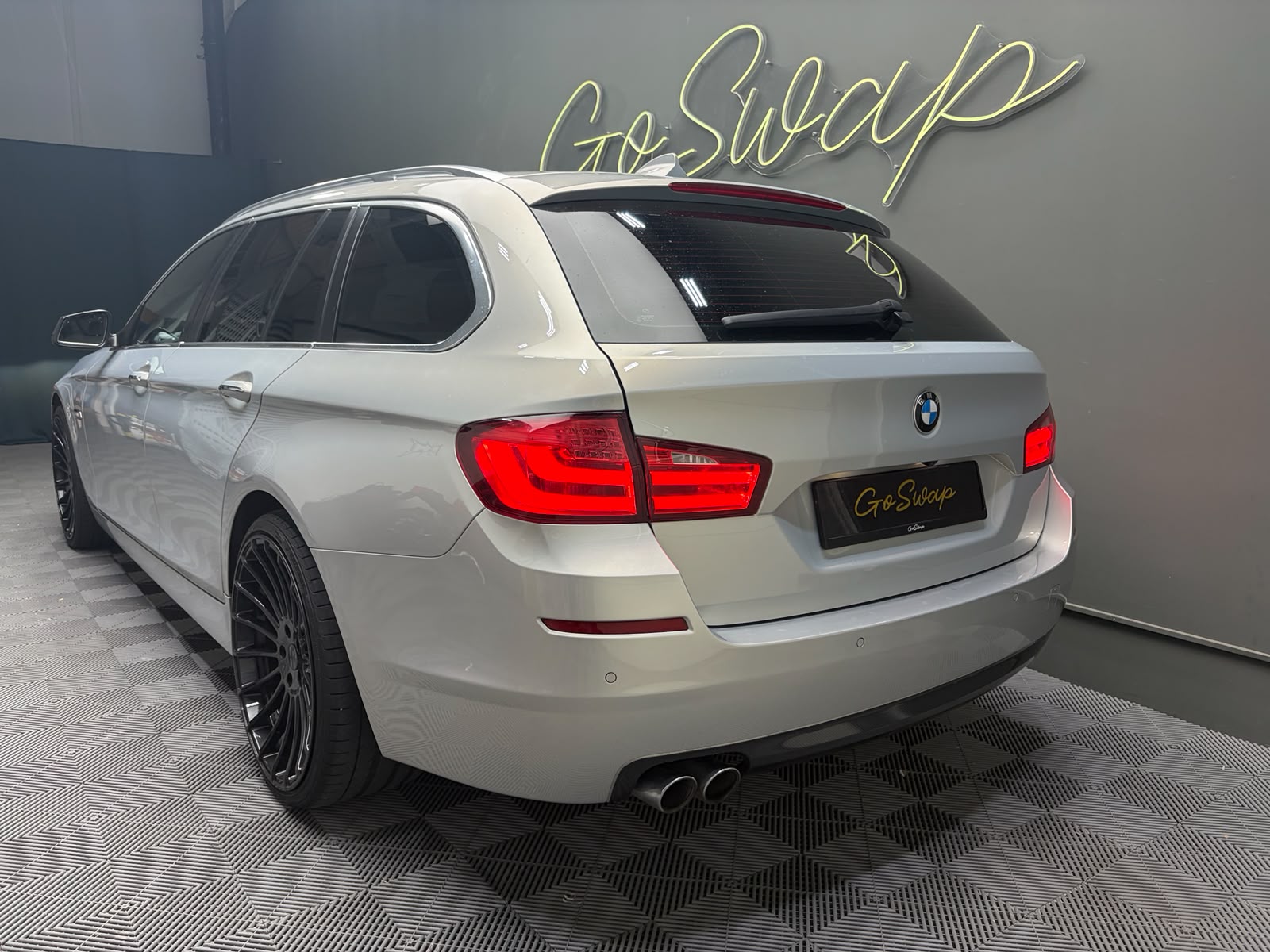 BMW 530d xDrive Touring Steptronic-image-8