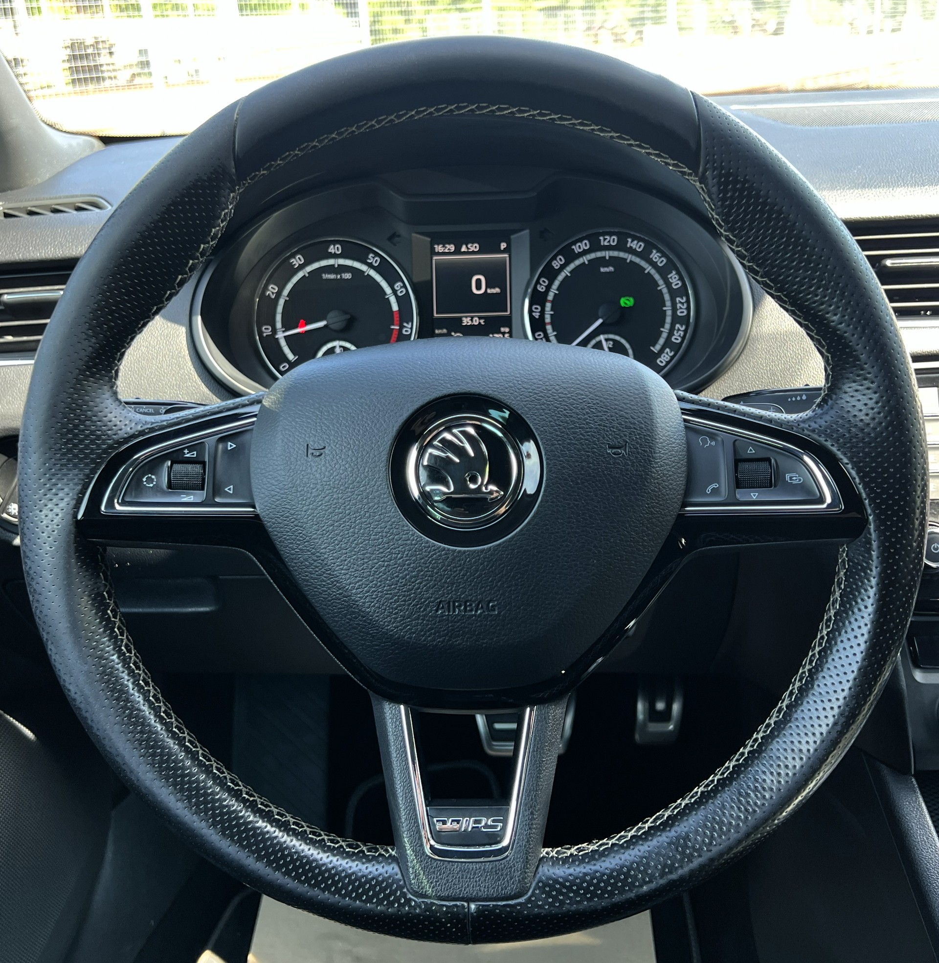 SKODA Octavia Combi 2.0 TSI RS DSG-image-20