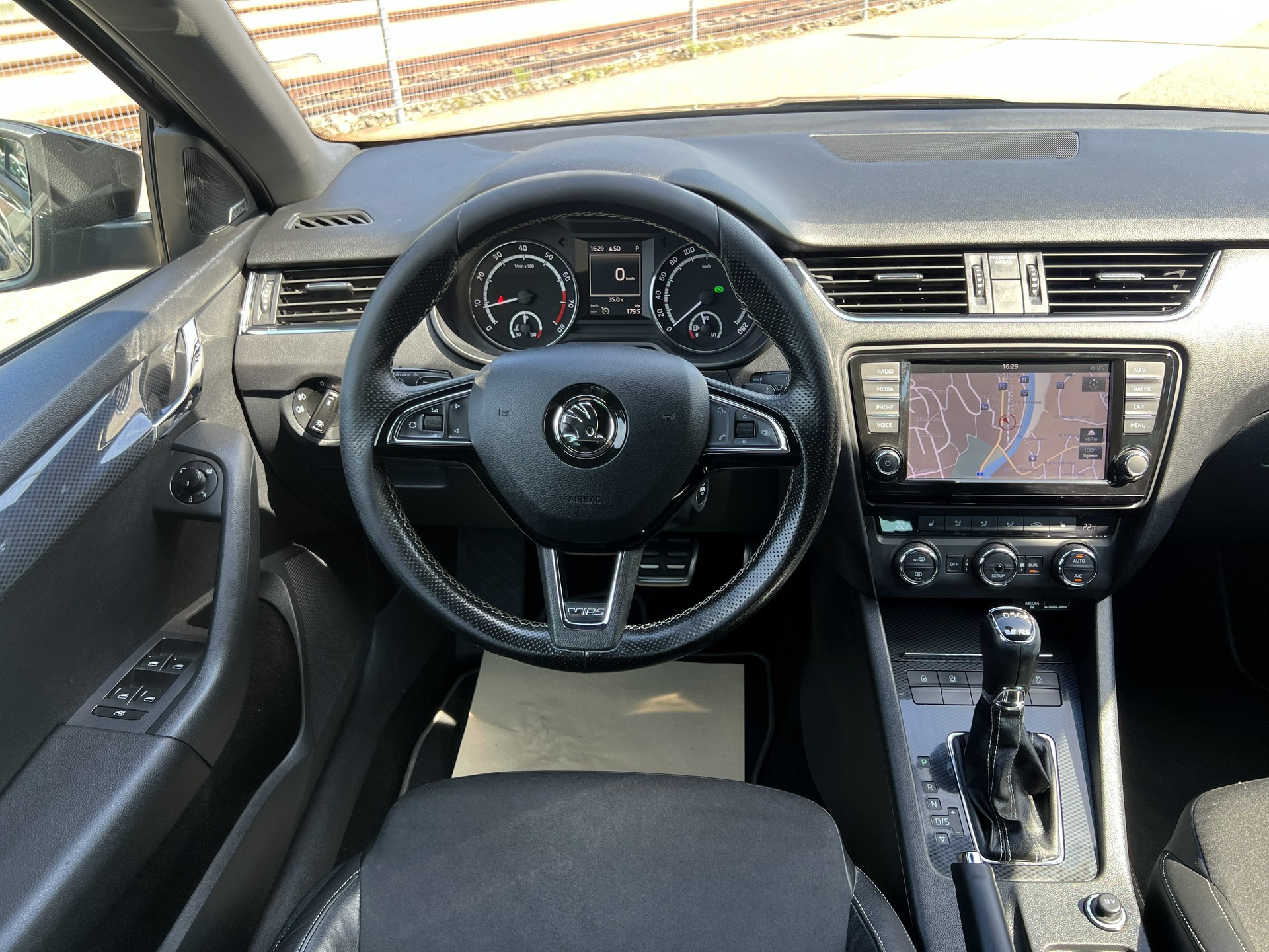 SKODA Octavia Combi 2.0 TSI RS DSG-image-21